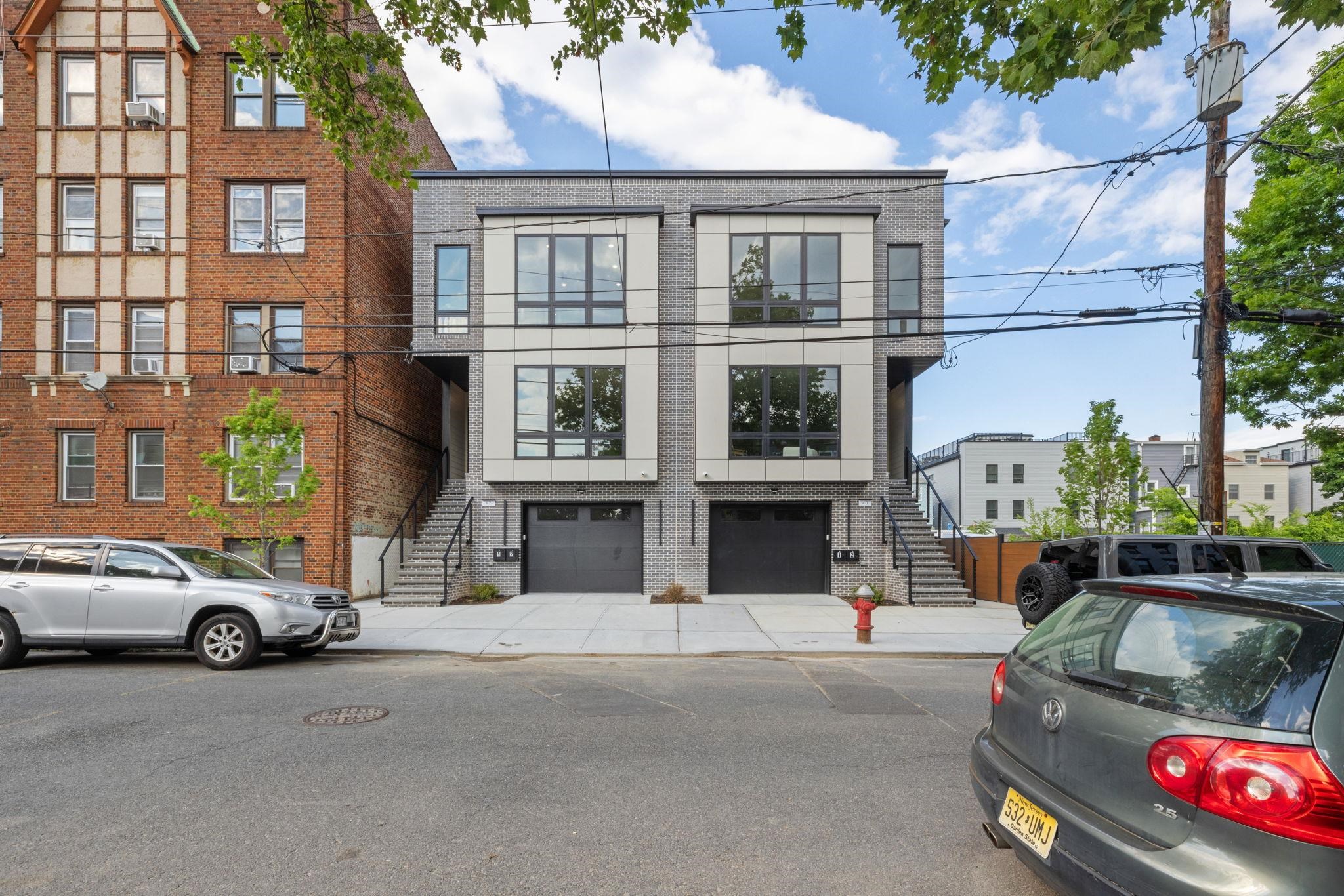 42 WAVERLY ST Unit: 2