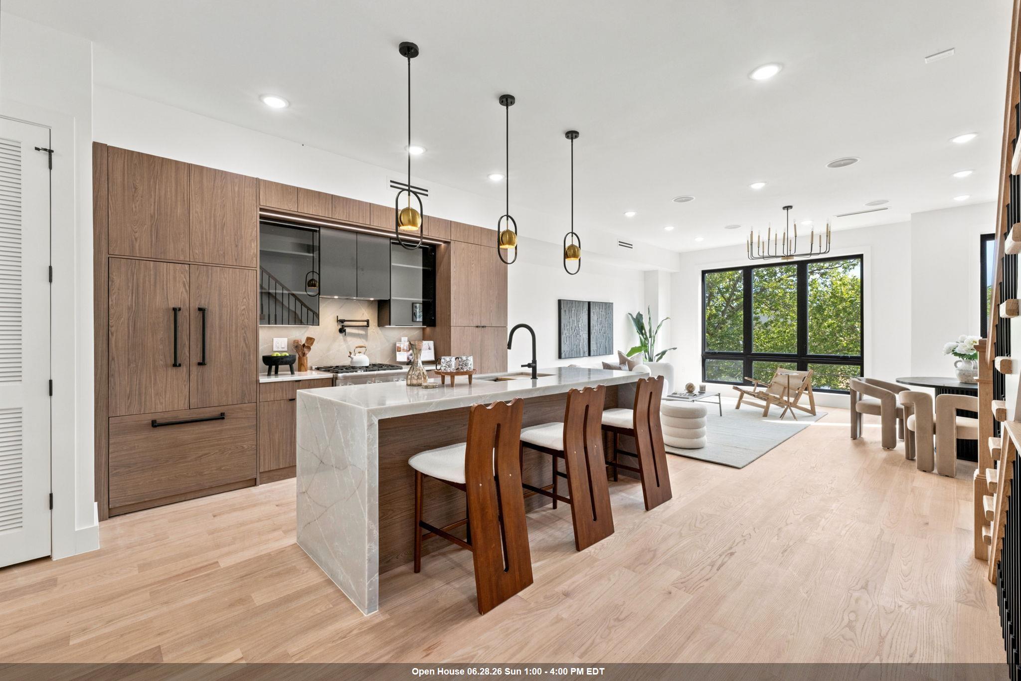 42 WAVERLY ST Unit: 2