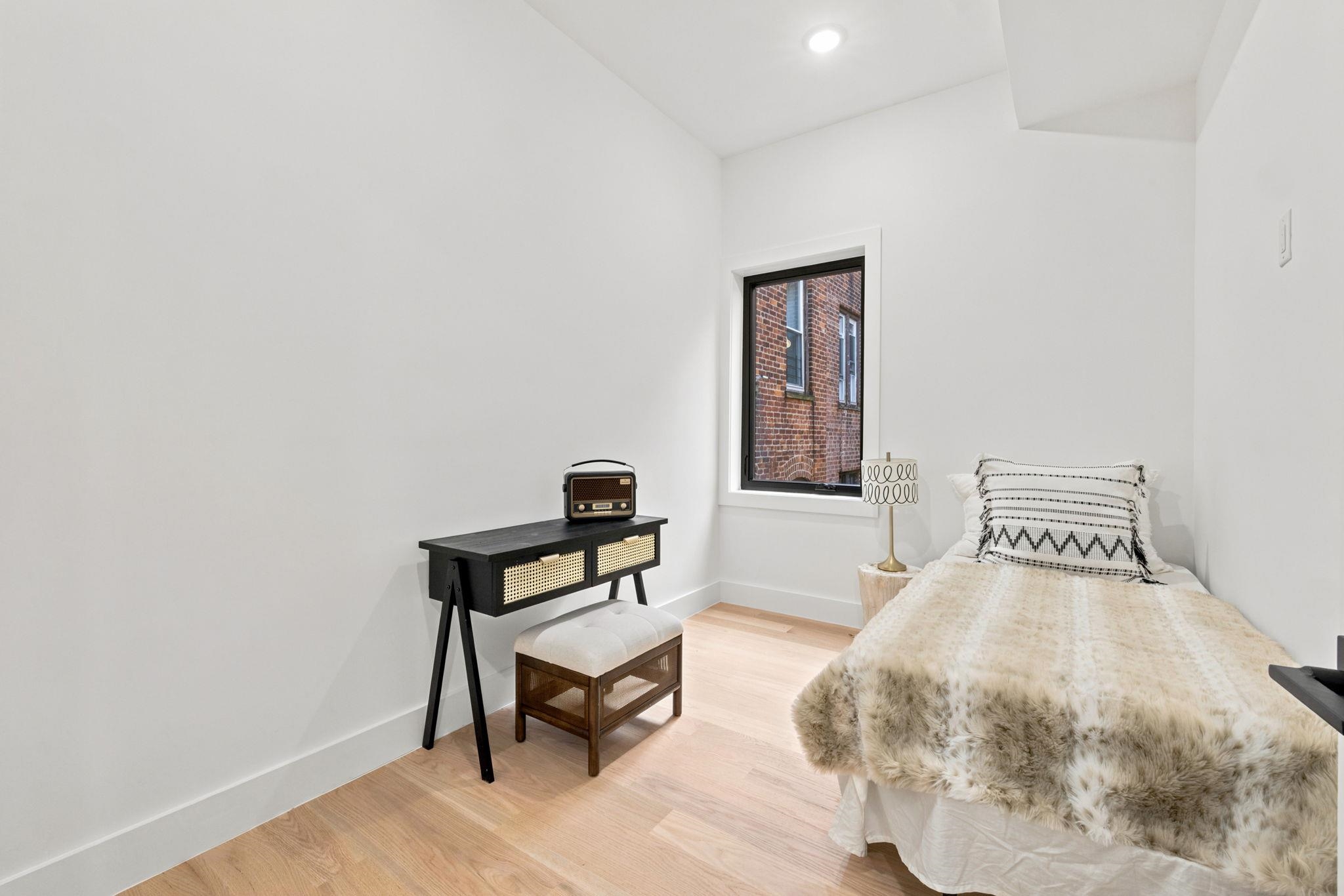 42 WAVERLY ST Unit: 2
