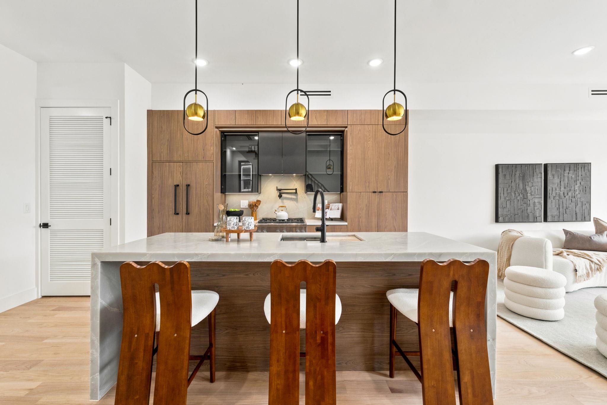 42 WAVERLY ST Unit: 2
