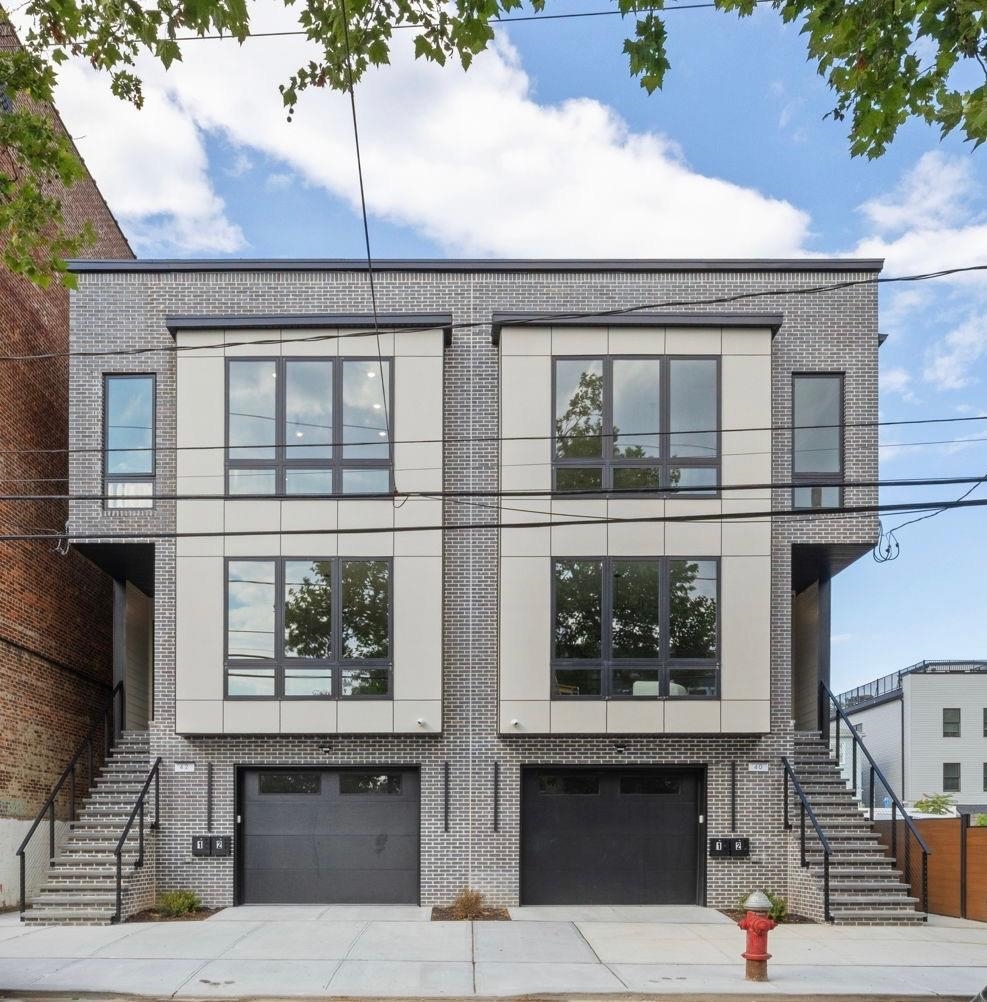 42 WAVERLY ST Unit: 2