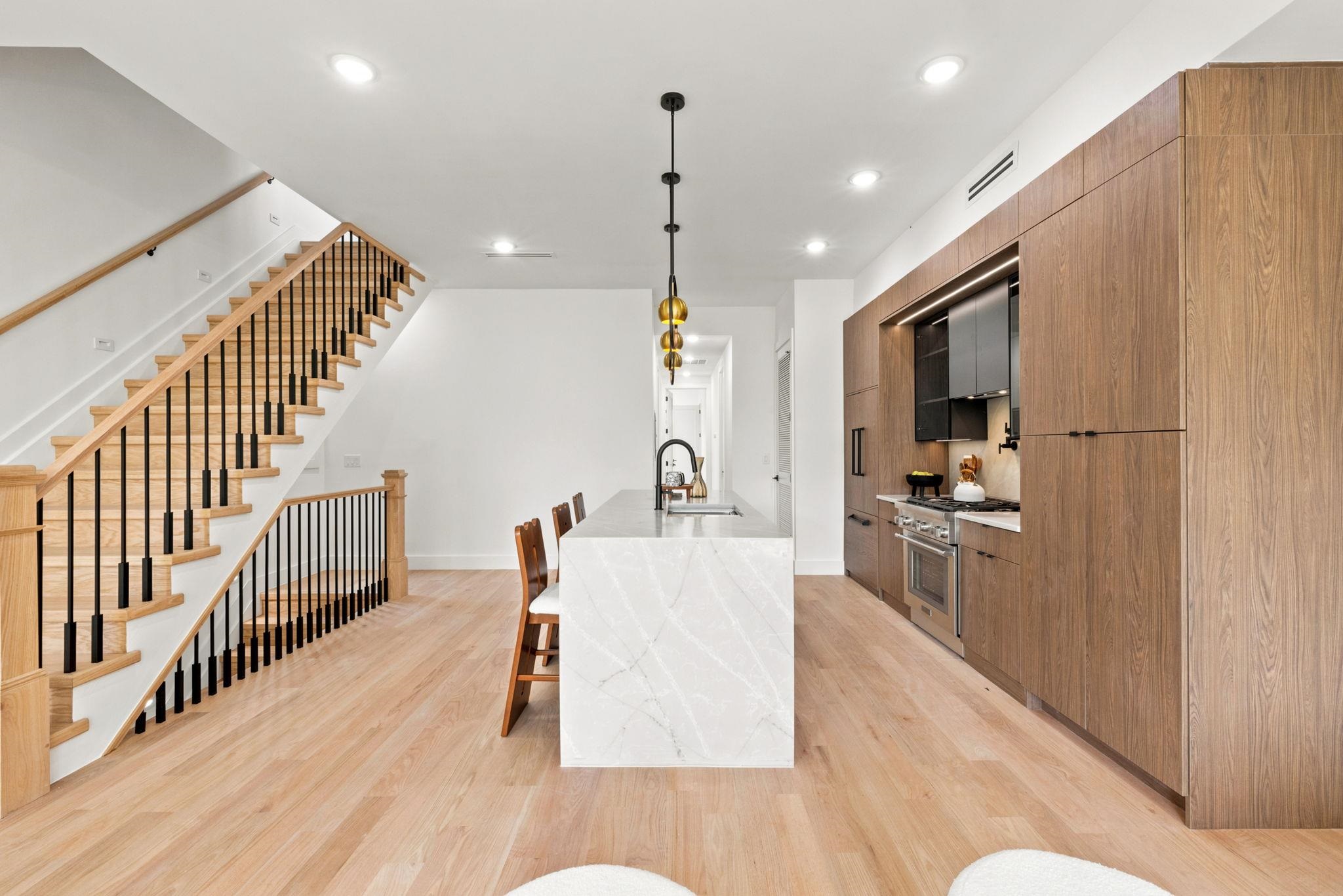 42 WAVERLY ST Unit: 2