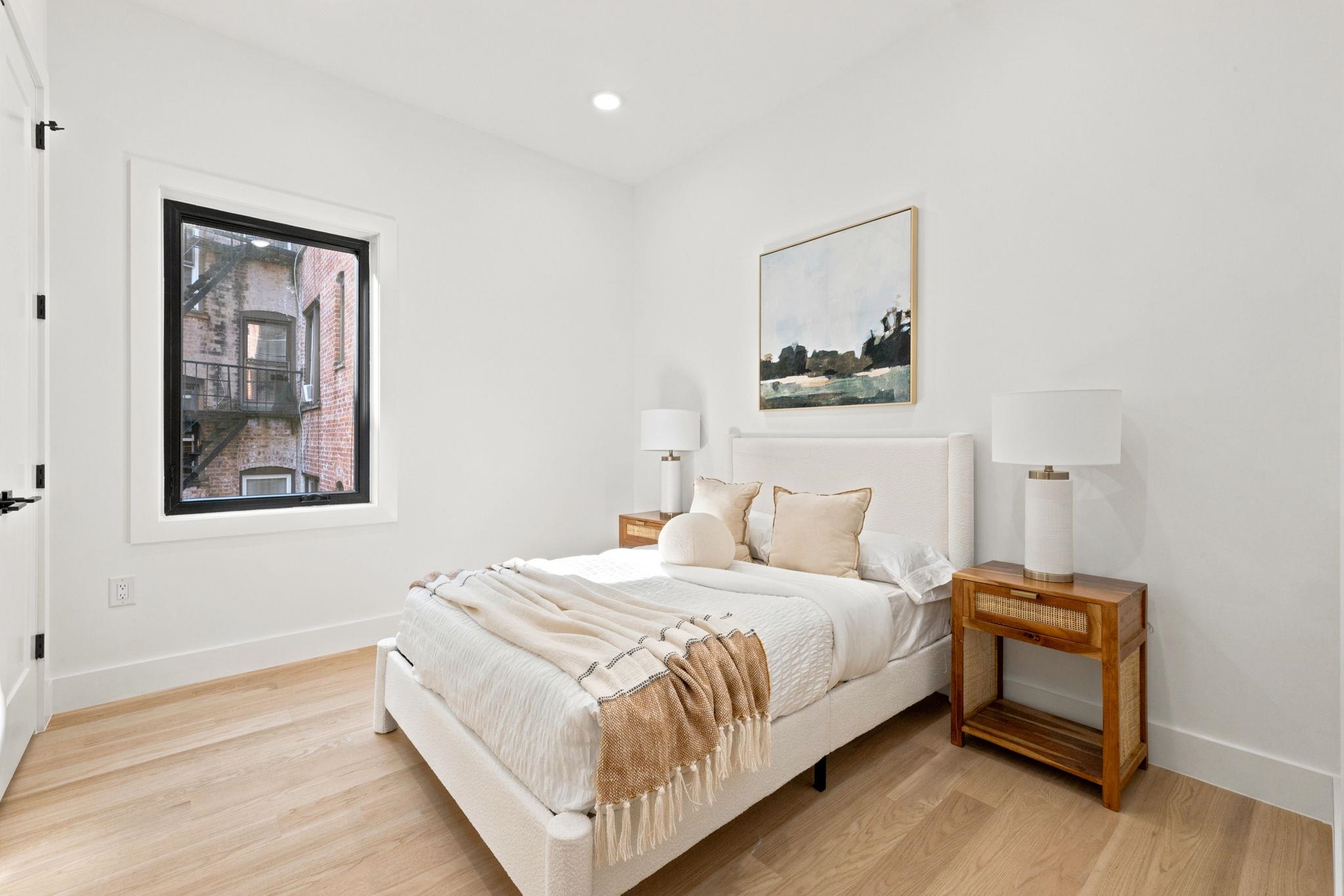 42 WAVERLY ST Unit: 2