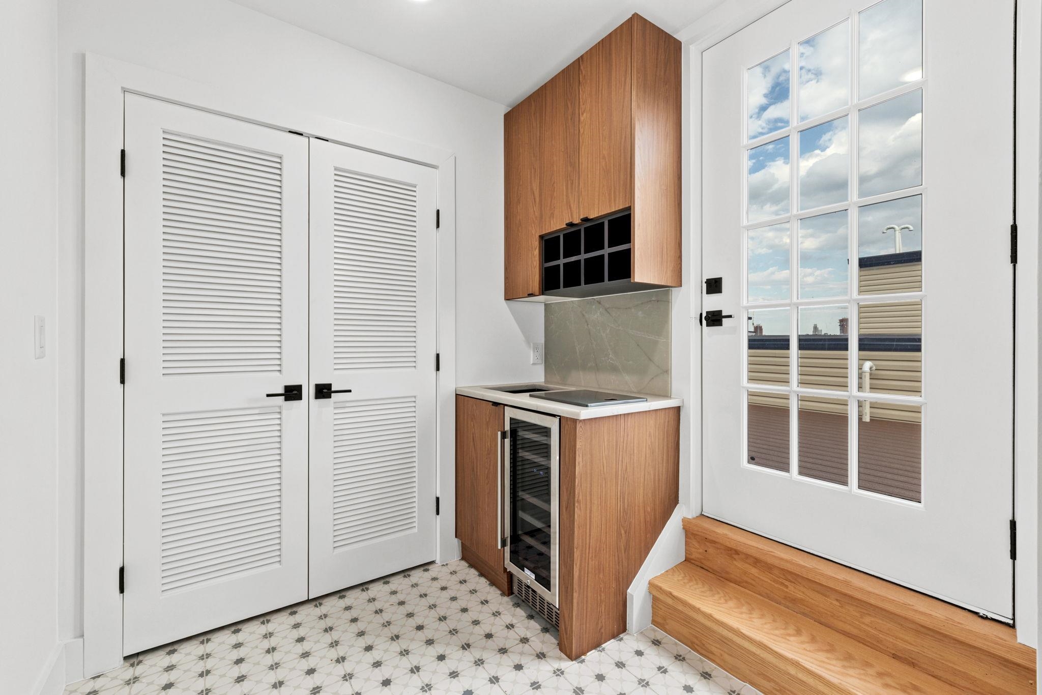 42 WAVERLY ST Unit: 2