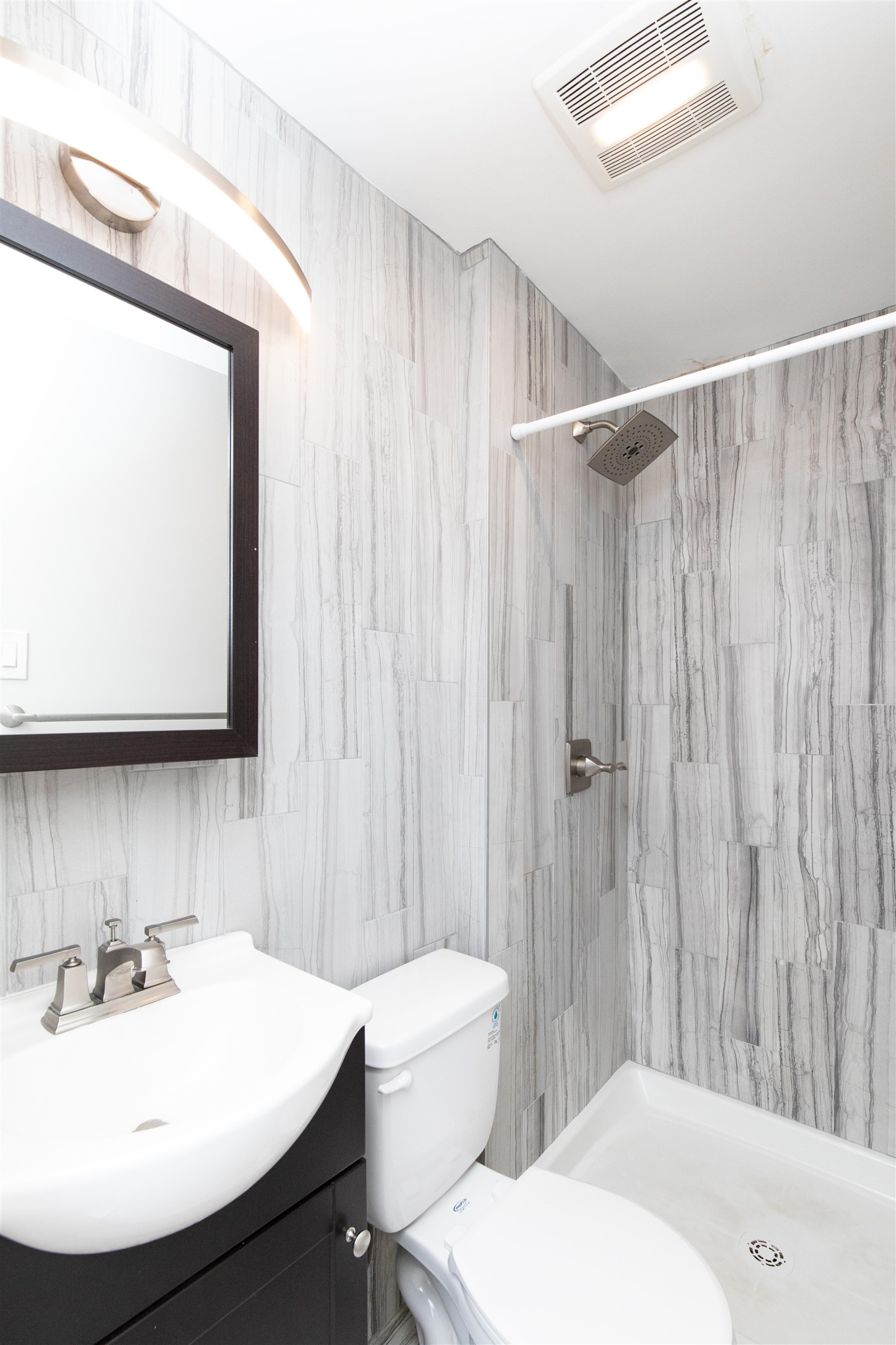 60 NEWKIRK ST Unit: 1R