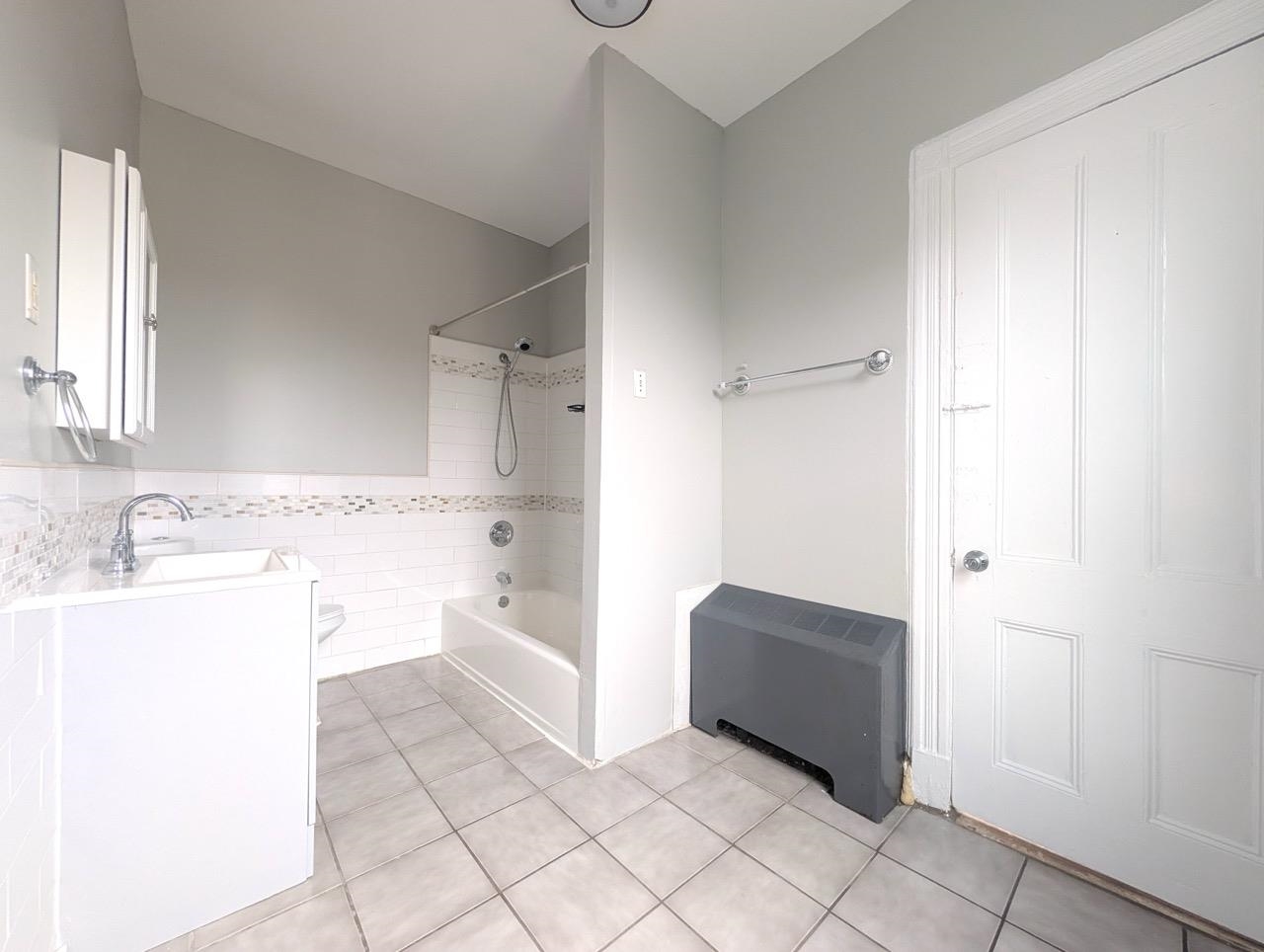 146 HOPKINS AVE Unit: 3