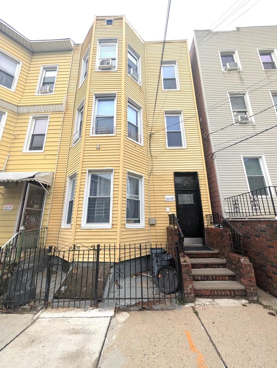 146 HOPKINS AVE Unit: 3