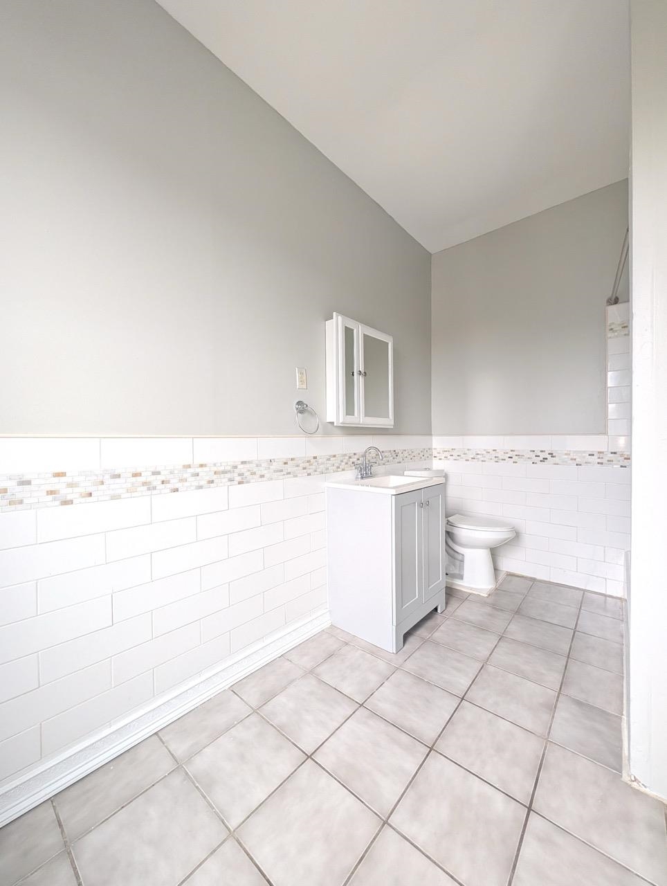 146 HOPKINS AVE Unit: 3