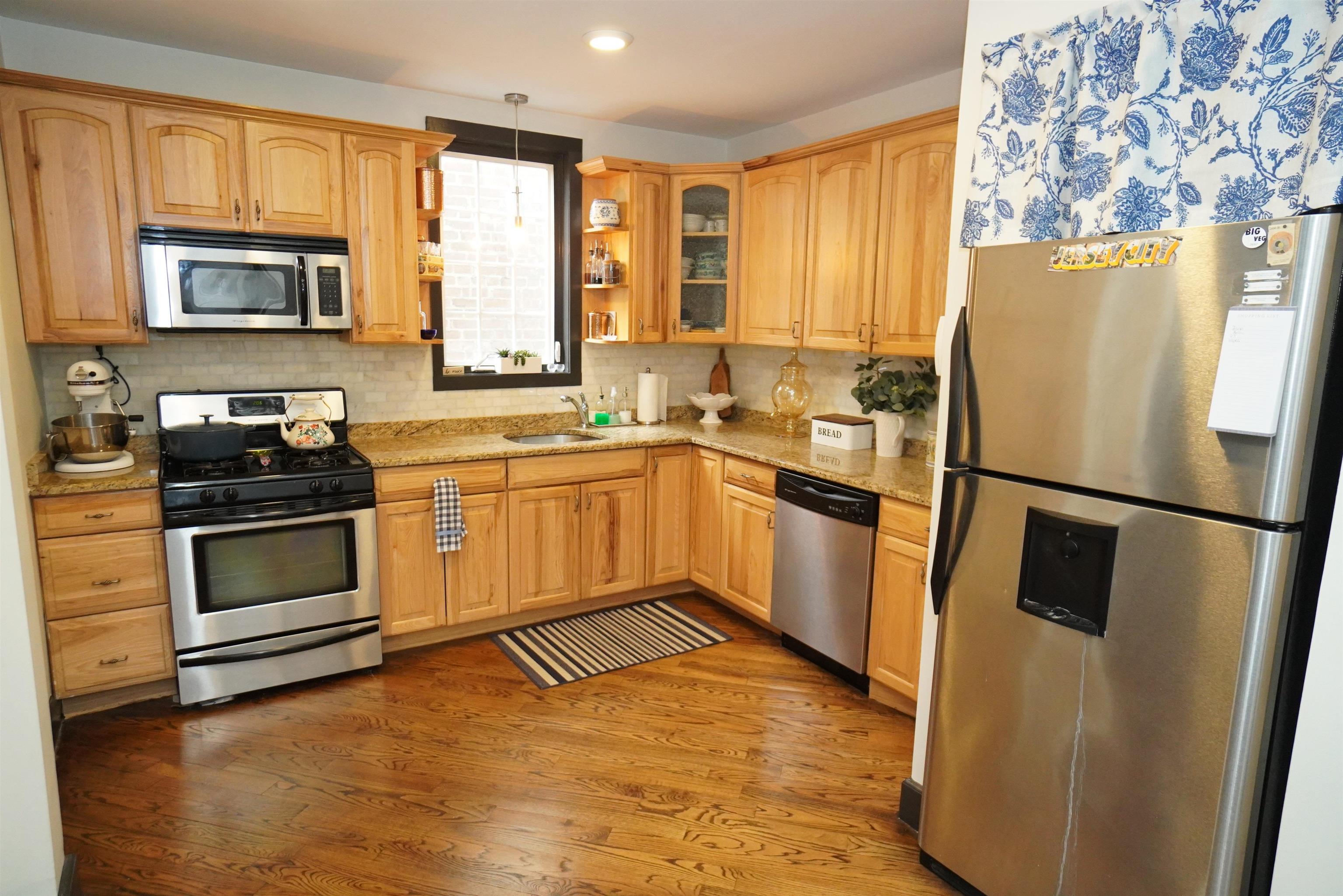 107 BOWERS ST Unit: 1R (101)