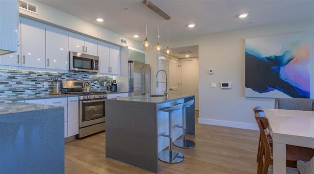 222 1ST ST Unit: 8