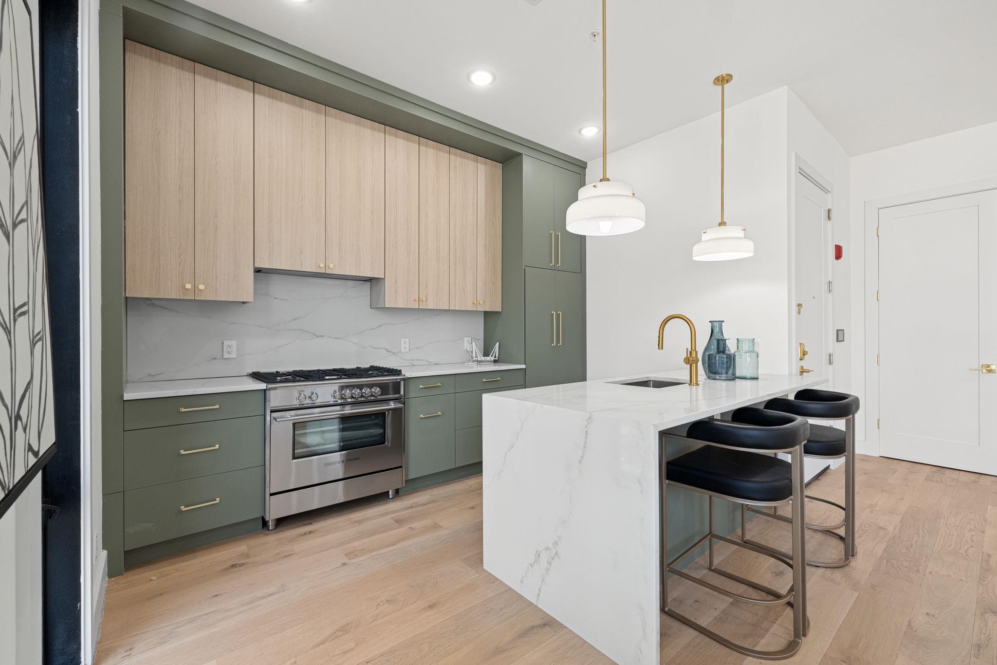 100 WEBSTER AVE Unit: 2