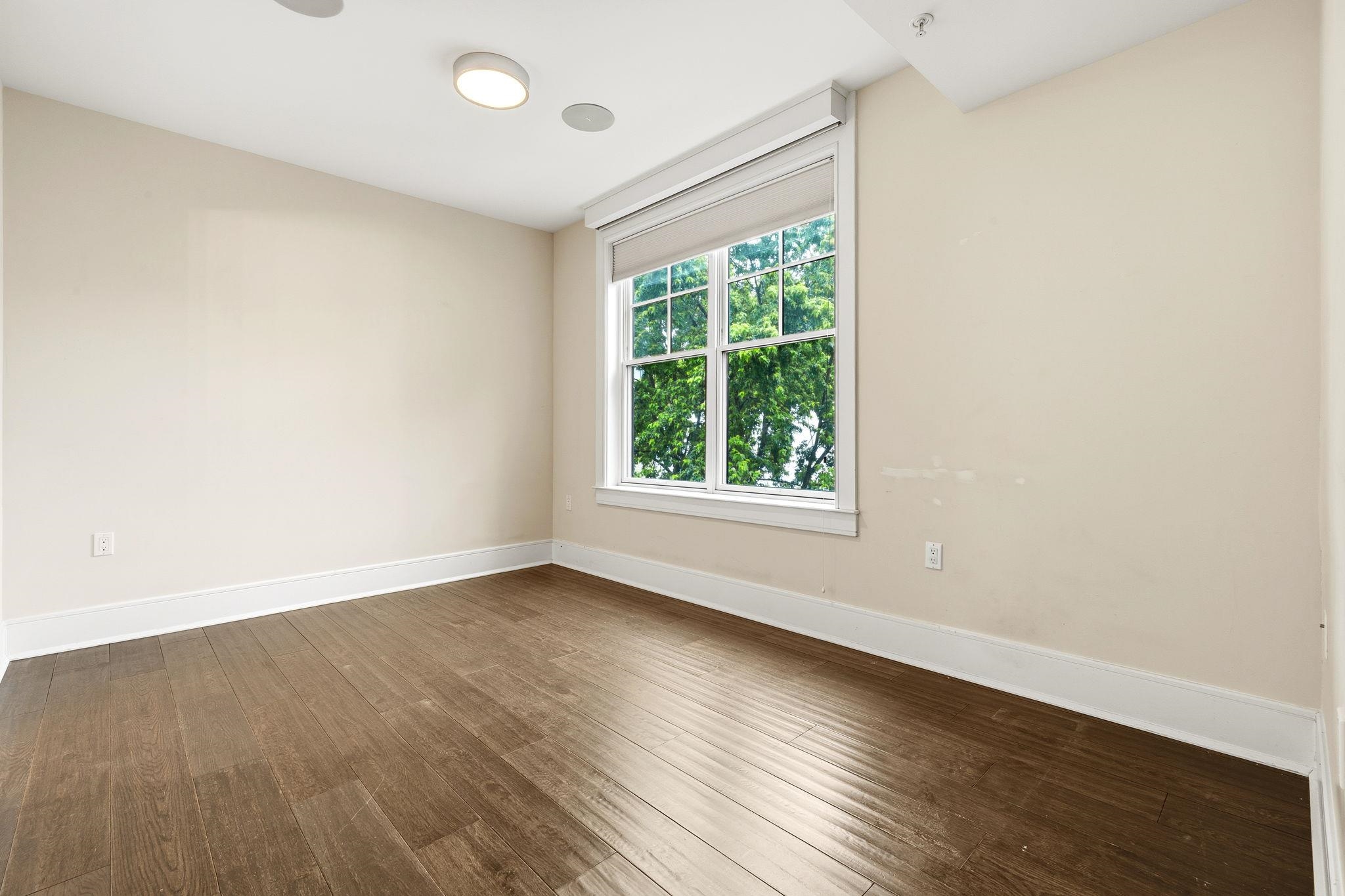 313 7TH ST Unit: 302
