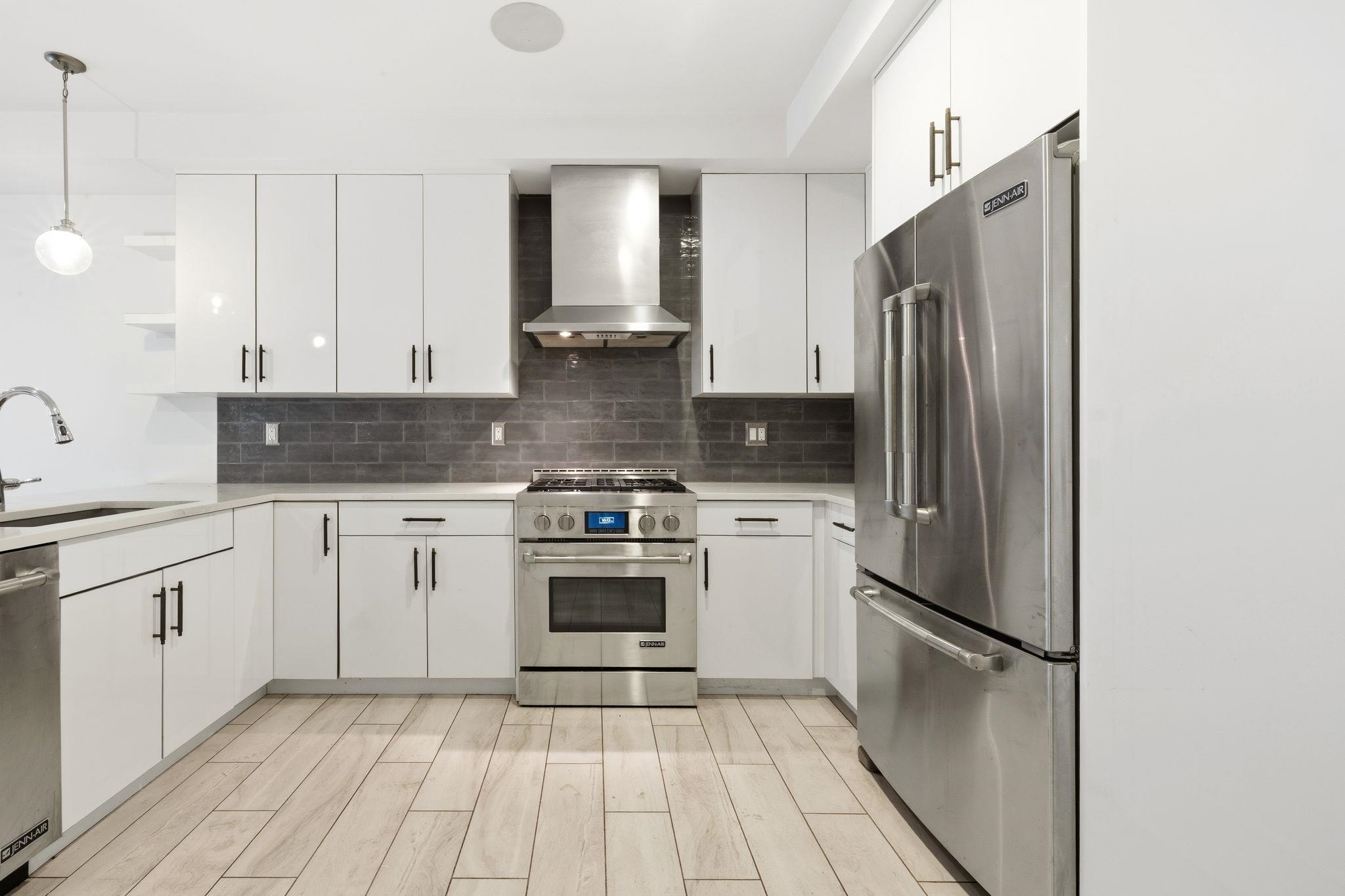 313 7TH ST Unit: 302