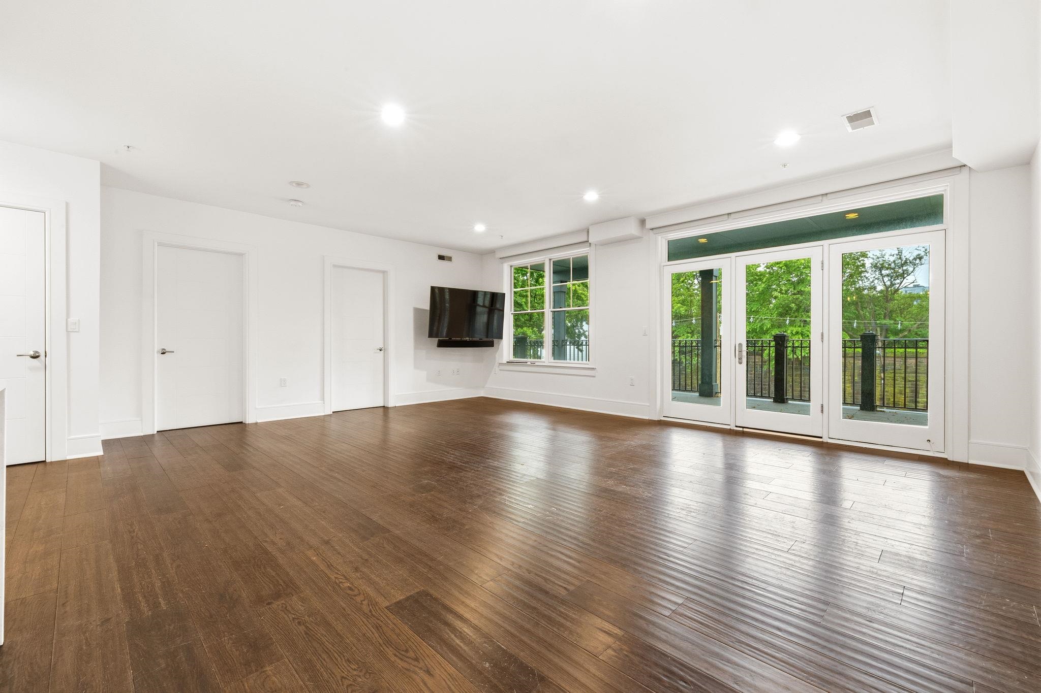 313 7TH ST Unit: 302