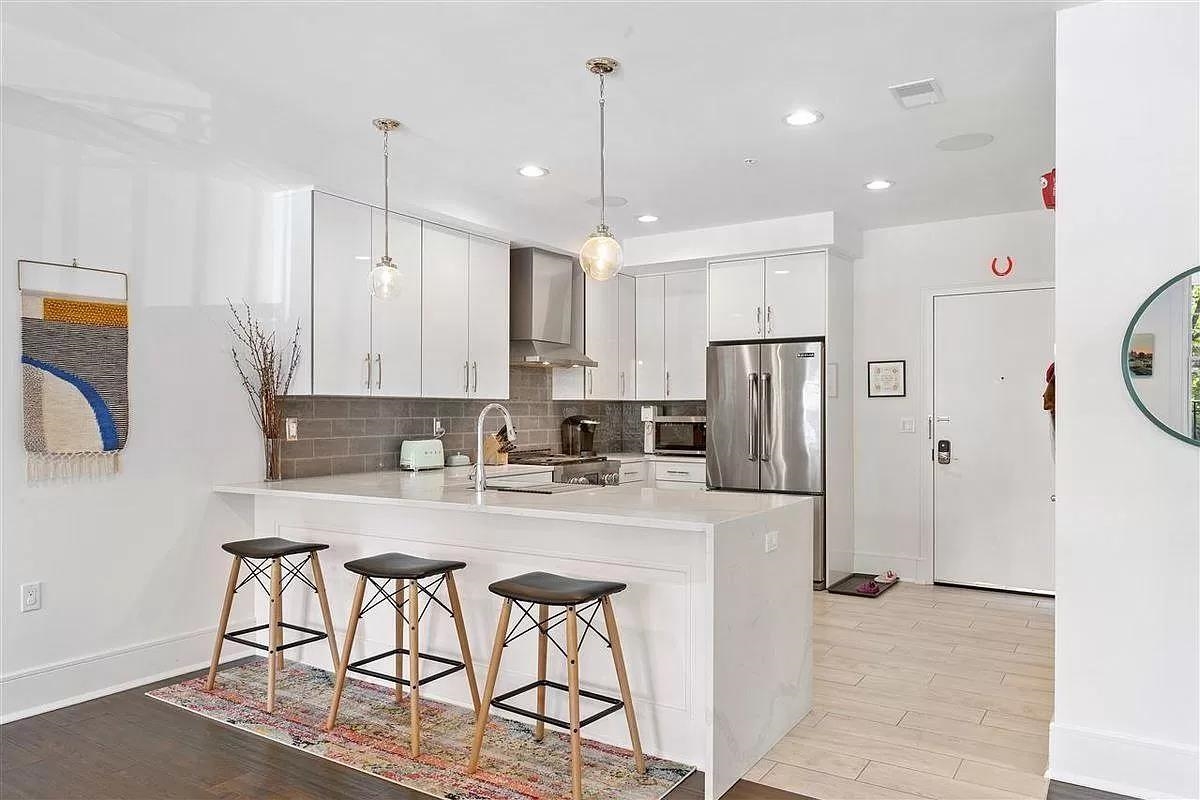 313 7TH ST Unit: 302