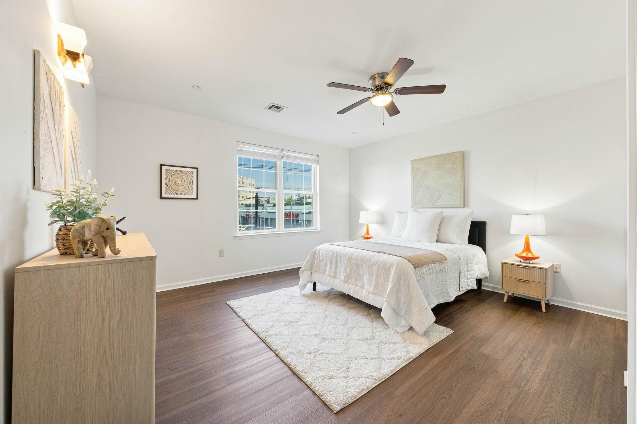 1209 SUMMIT AVE Unit: 202