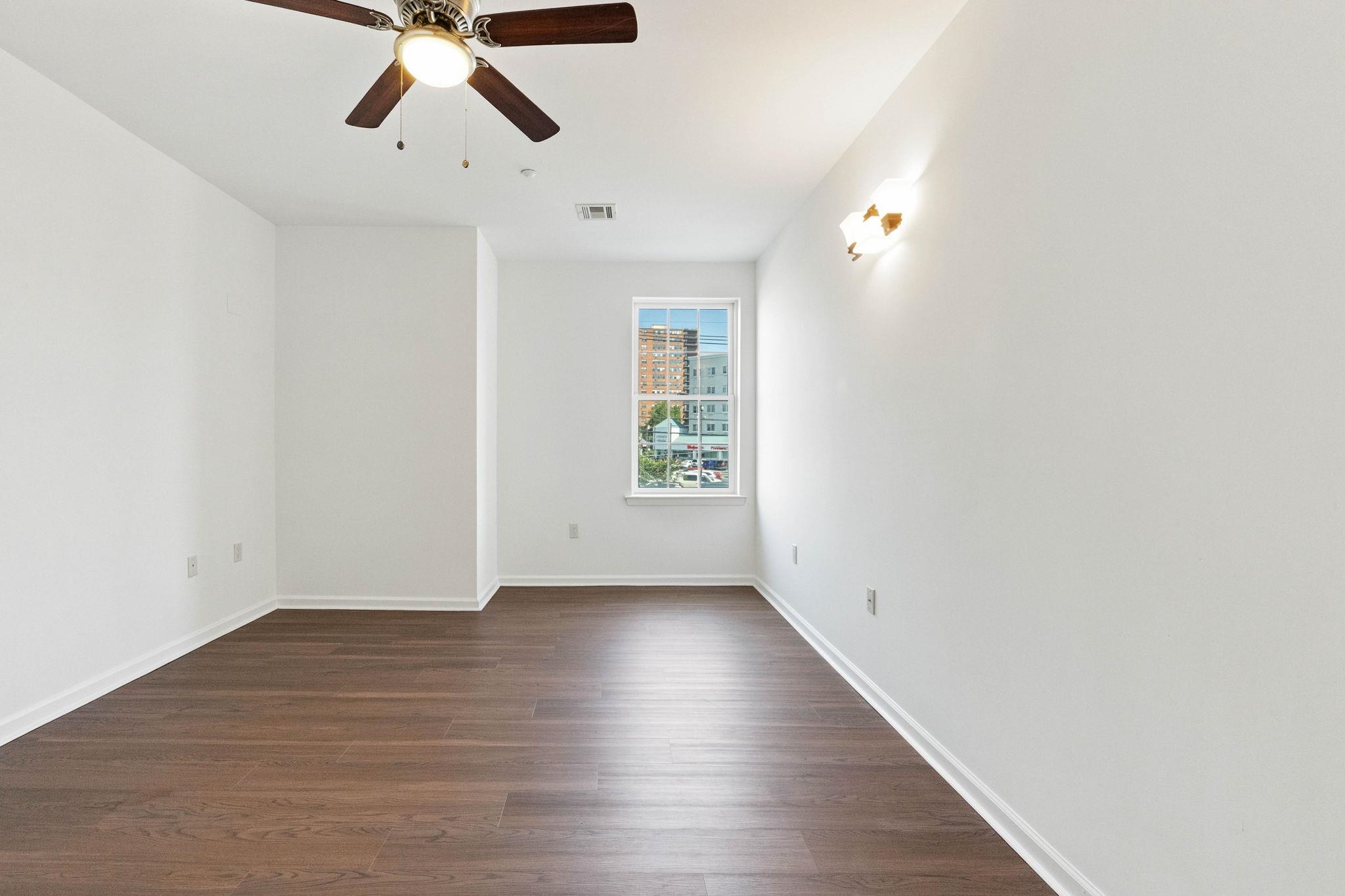1209 SUMMIT AVE Unit: 202