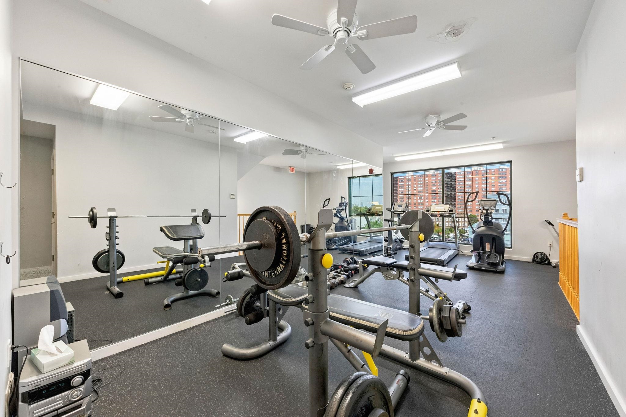 1209 SUMMIT AVE Unit: 202