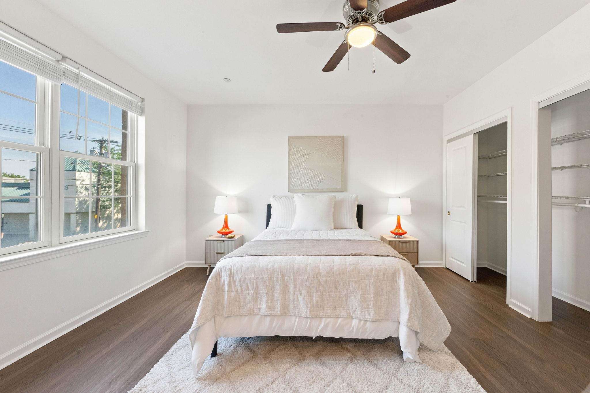 1209 SUMMIT AVE Unit: 202