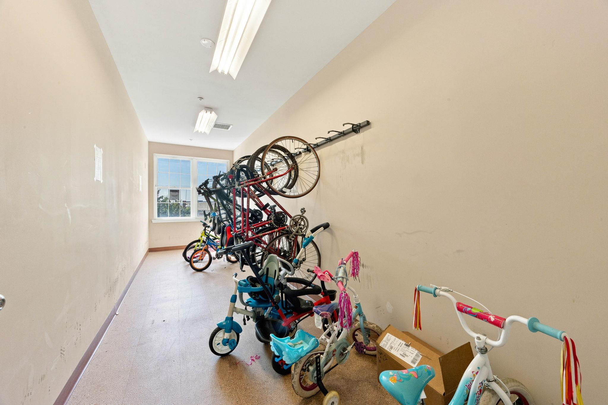1209 SUMMIT AVE Unit: 202