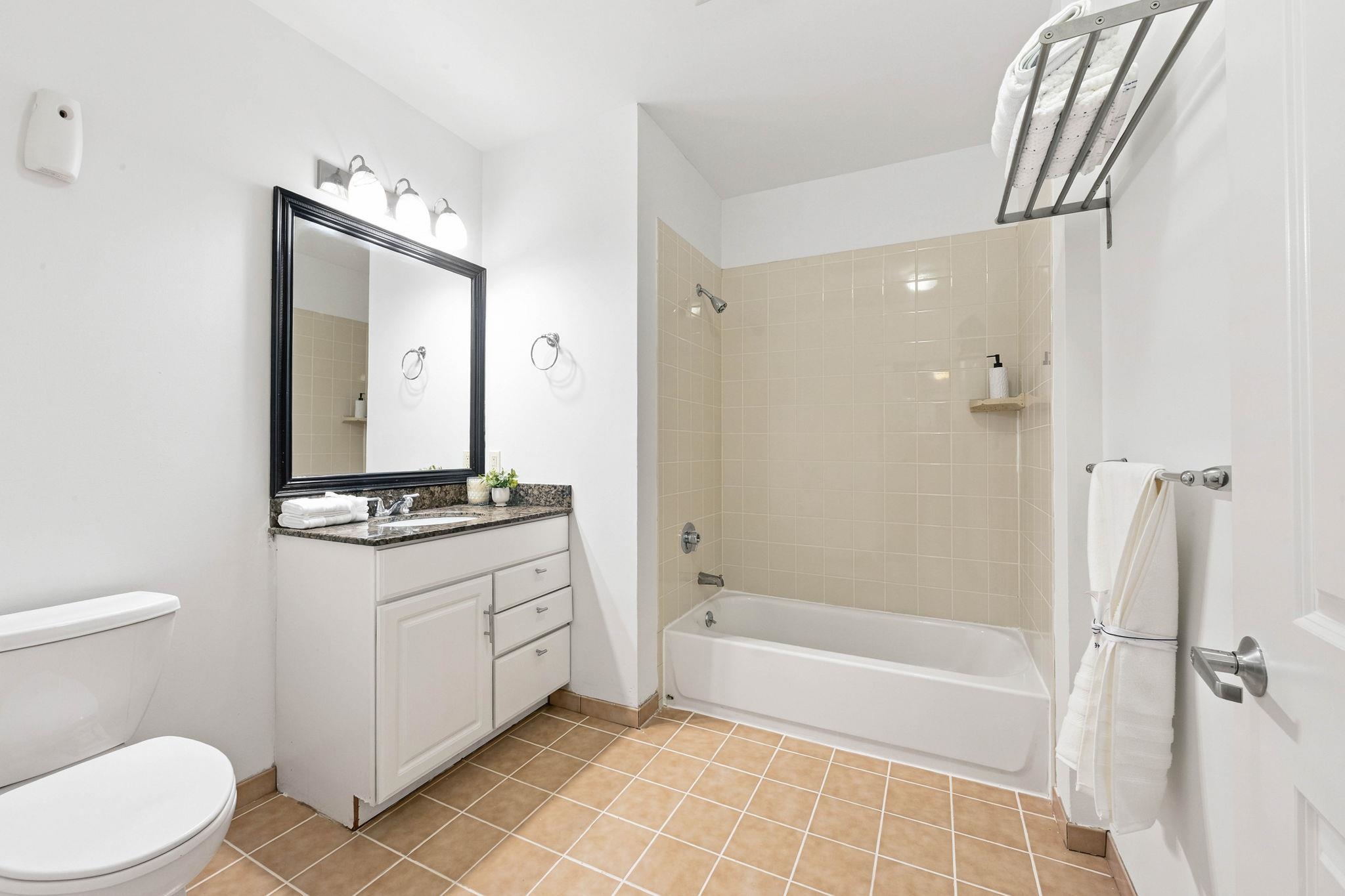 1209 SUMMIT AVE Unit: 202