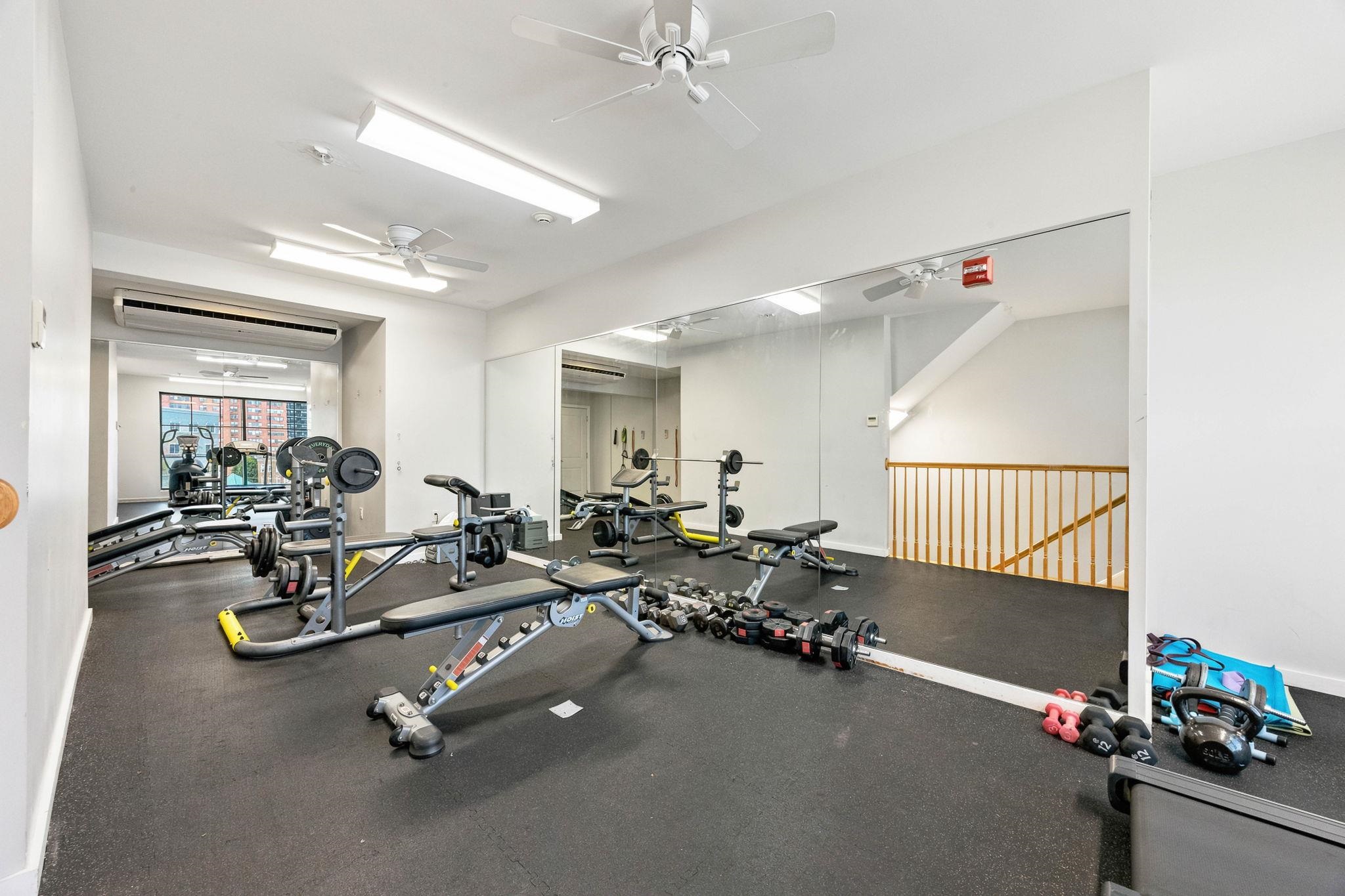 1209 SUMMIT AVE Unit: 202