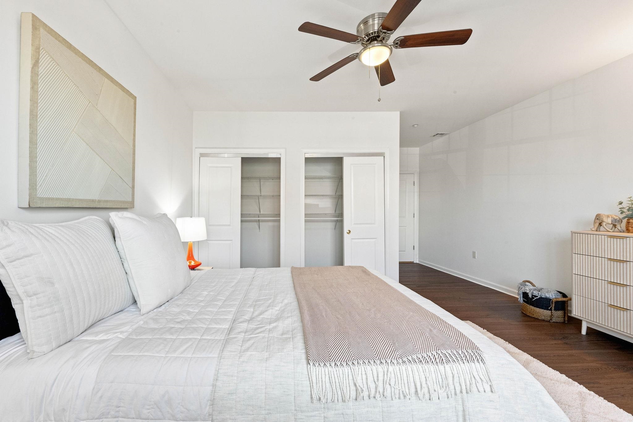 1209 SUMMIT AVE Unit: 202