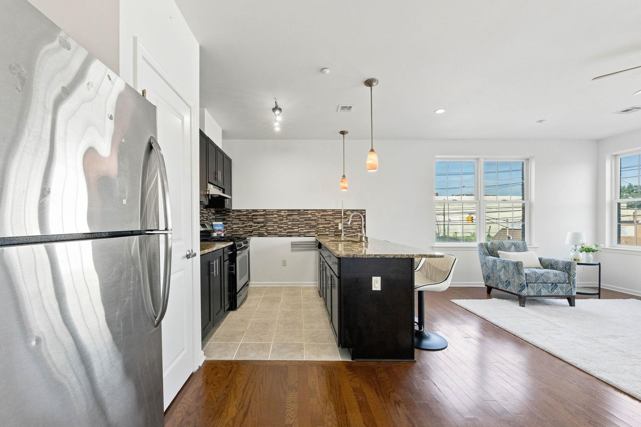1209 SUMMIT AVE Unit: 202