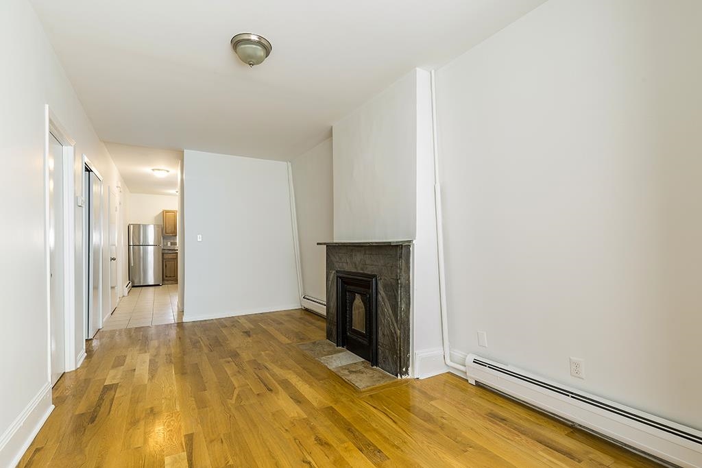 86 WAVERLY ST