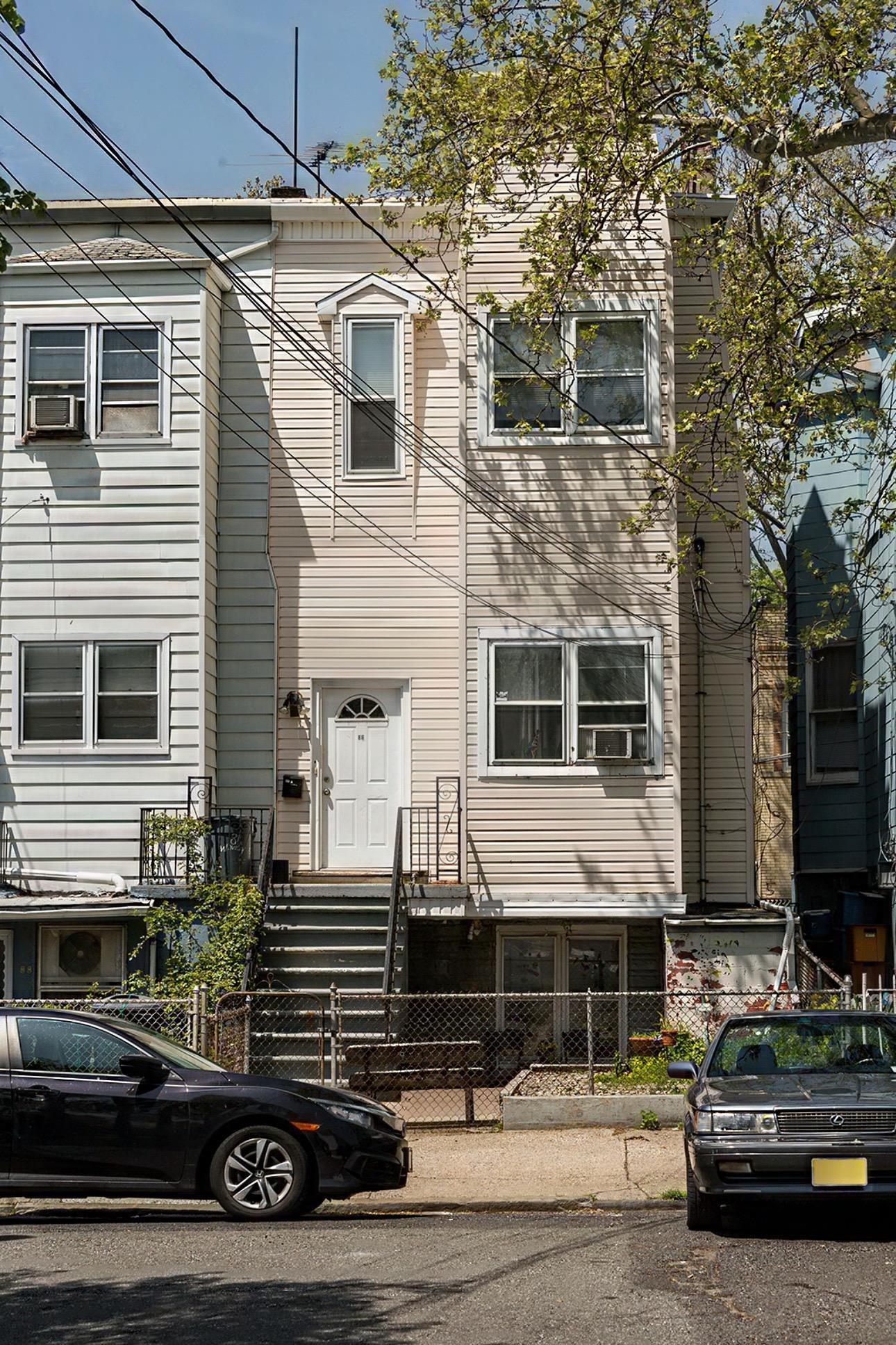 86 WAVERLY ST
