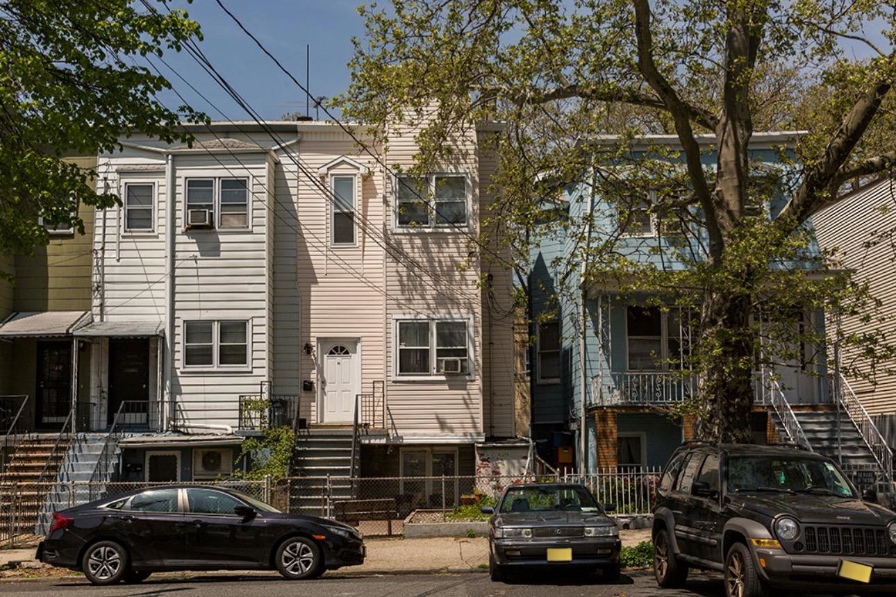 86 WAVERLY ST