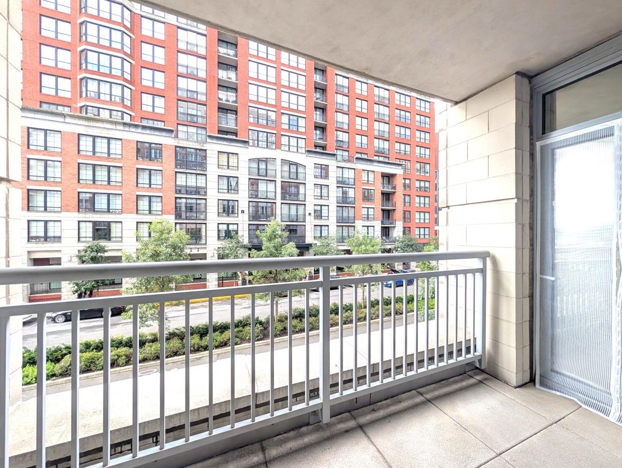 1125 MAXWELL LANE Unit: 206