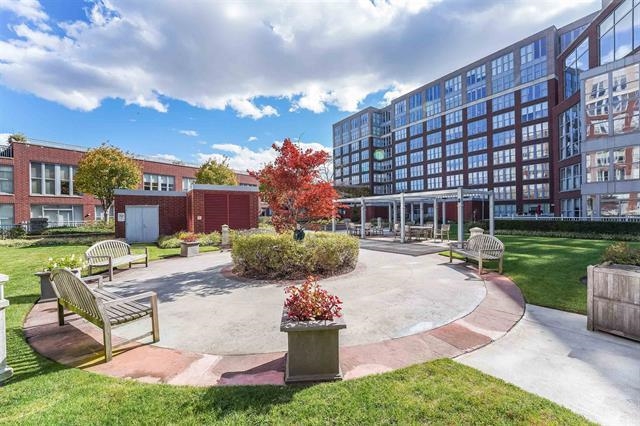 1125 MAXWELL LANE Unit: 206