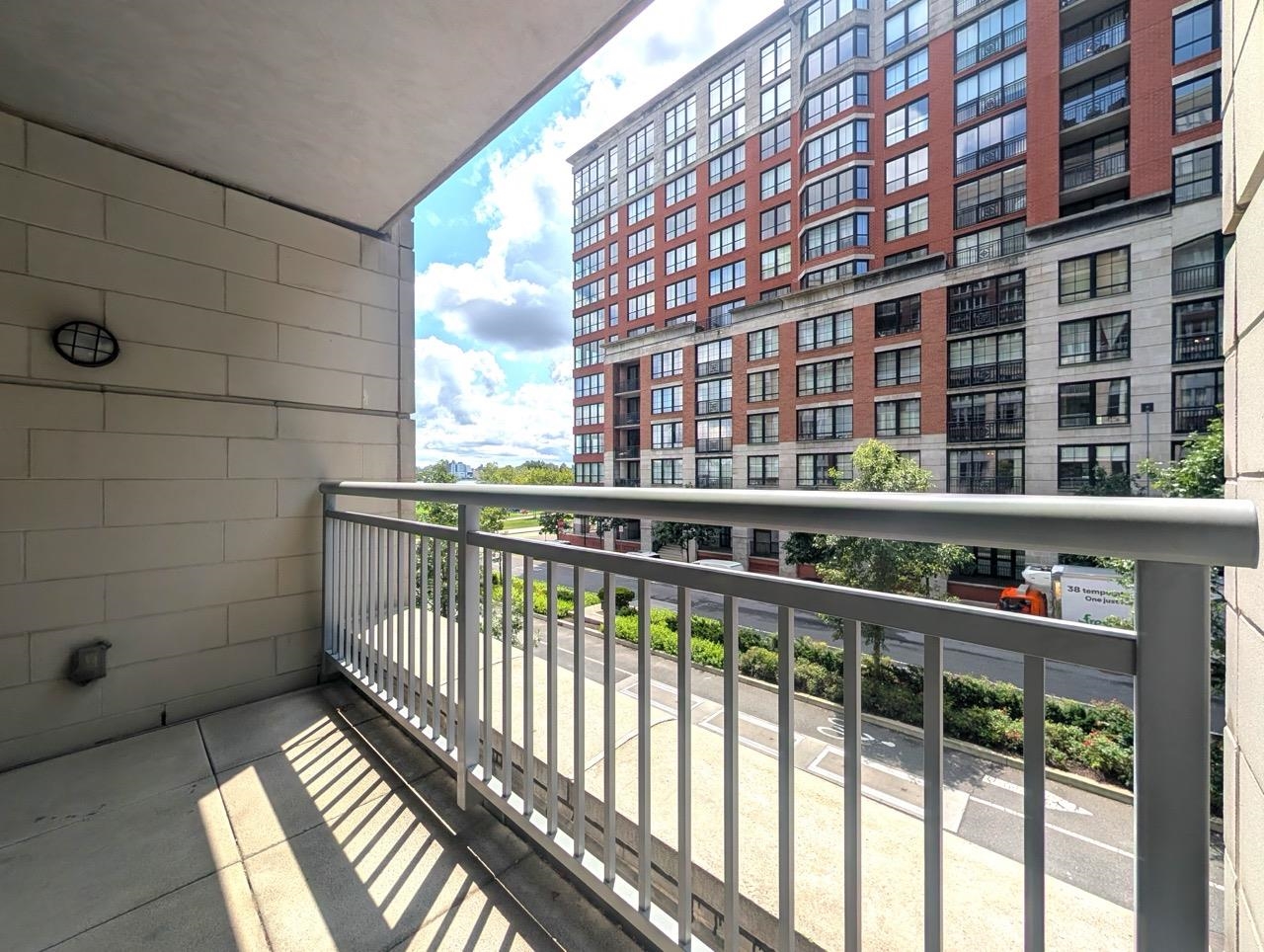 1125 MAXWELL LANE Unit: 206
