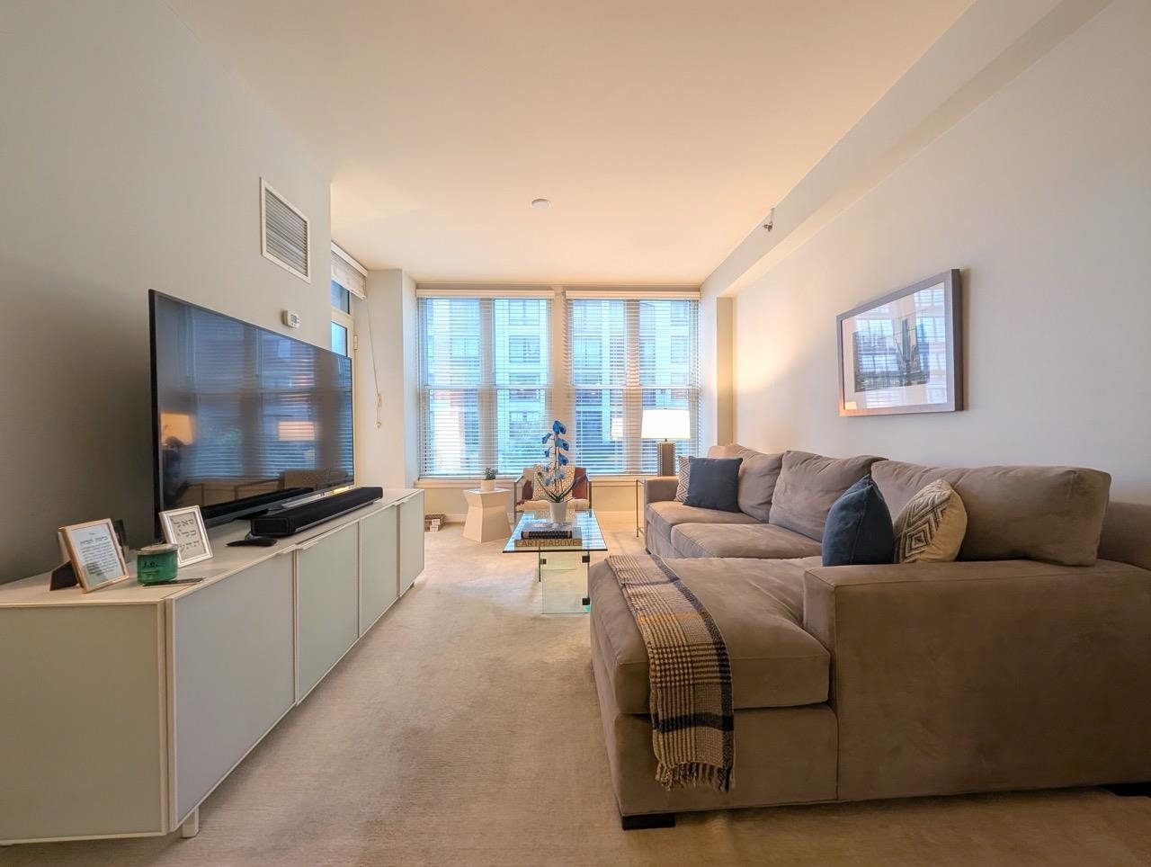 1125 MAXWELL LANE Unit: 206