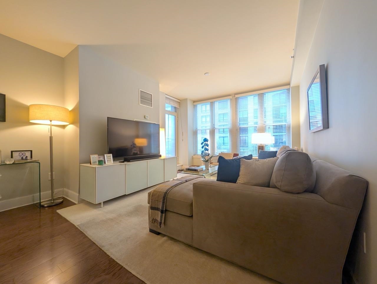 1125 MAXWELL LANE Unit: 206