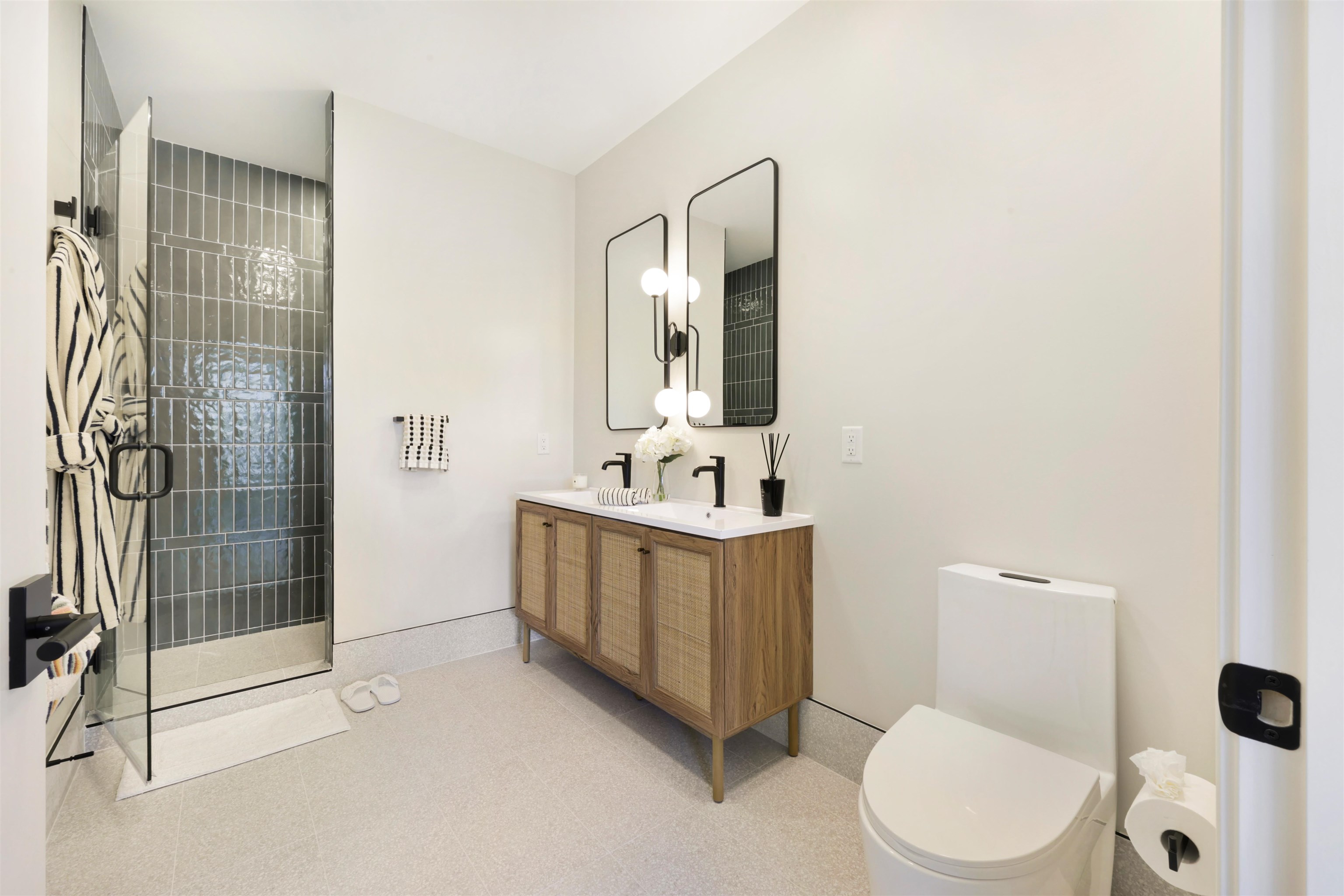 262 NEW YORK AVE Unit: 301