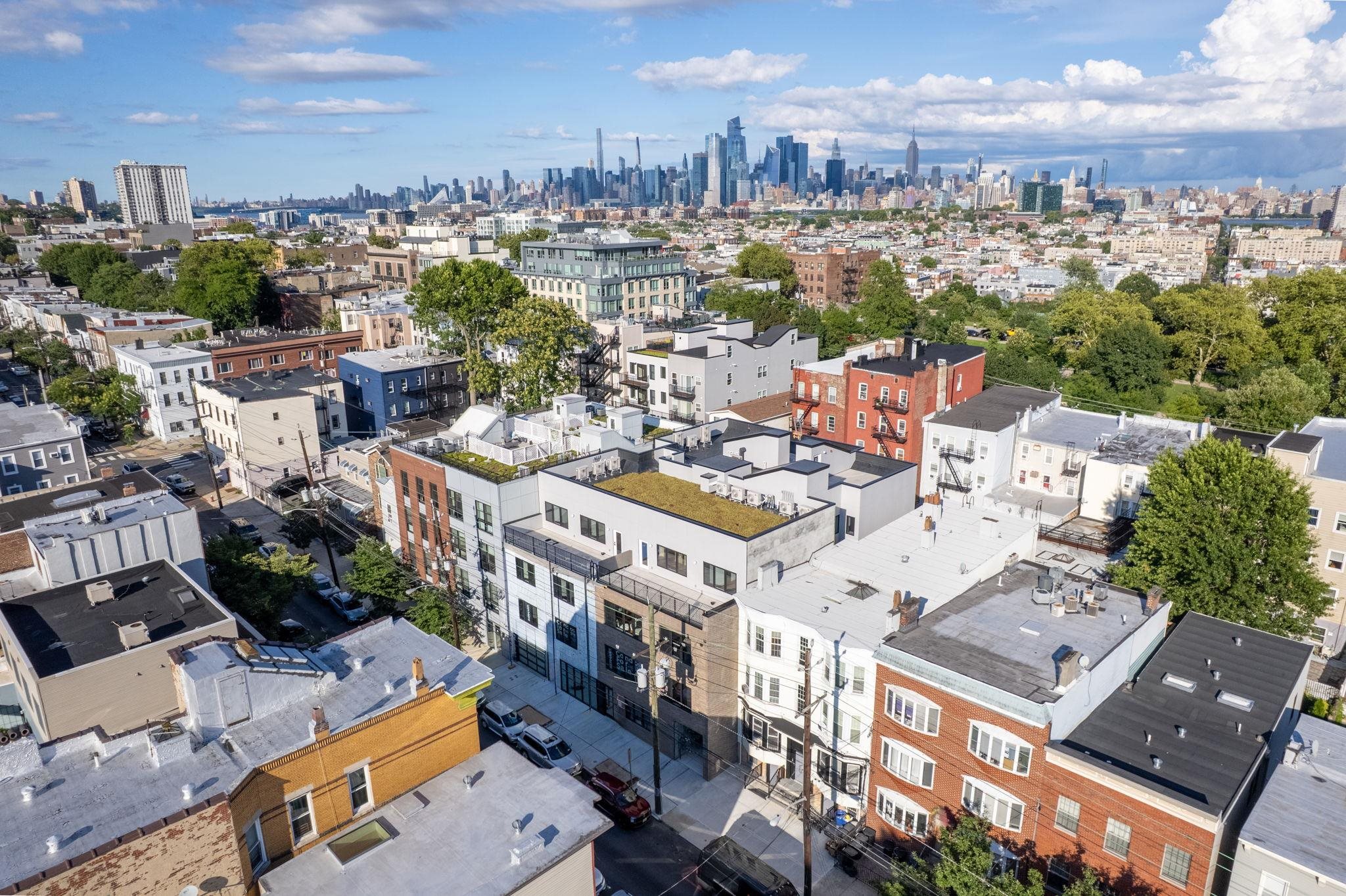 262 NEW YORK AVE Unit: 404