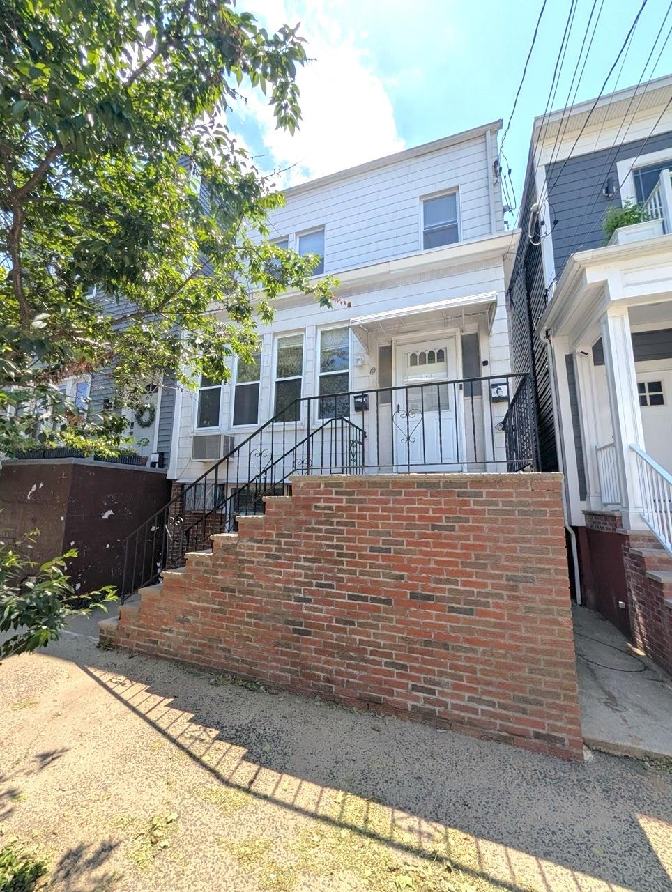 69 BEACON AVE Unit: 3