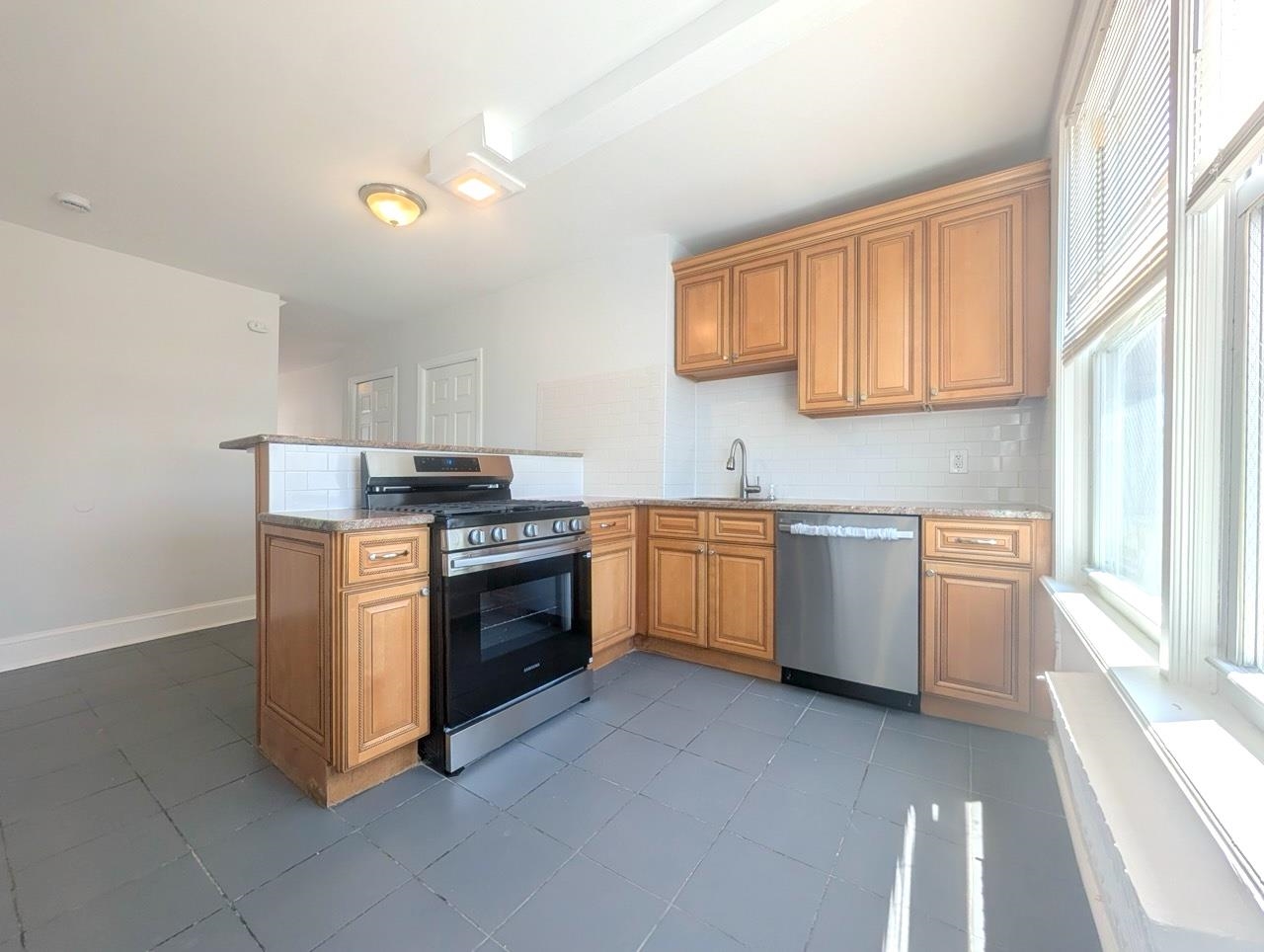 69 BEACON AVE Unit: 3
