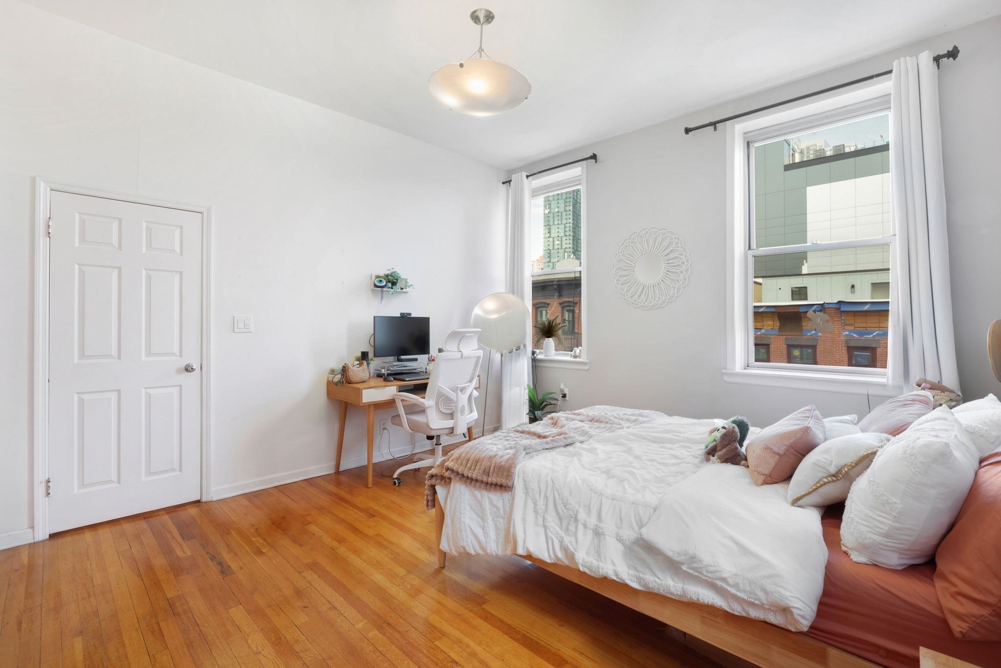 319 BARROWS AVE Unit: 5A