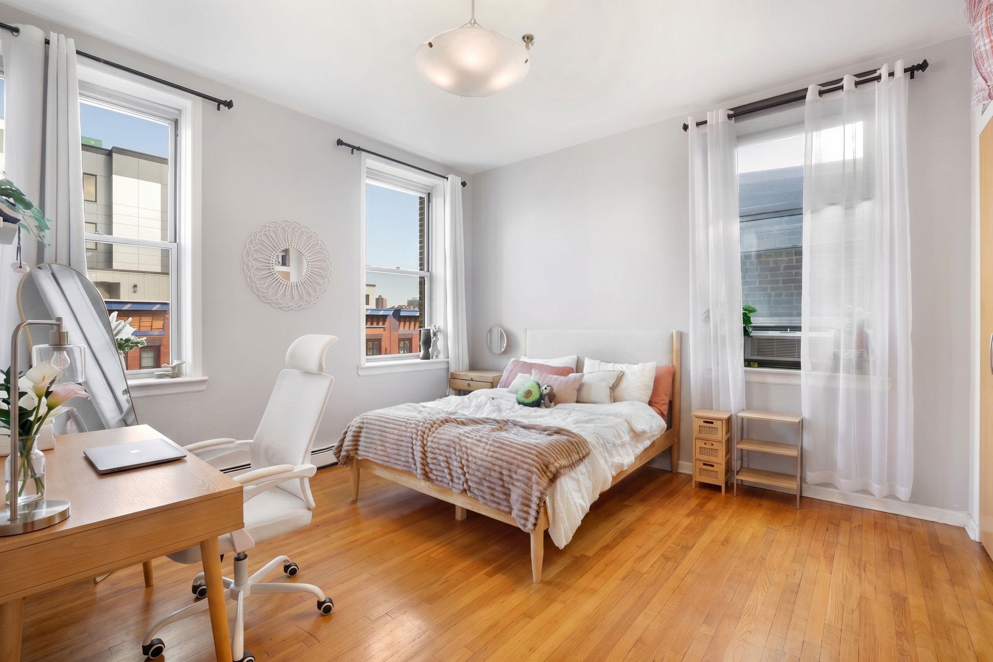 319 BARROWS AVE Unit: 5A