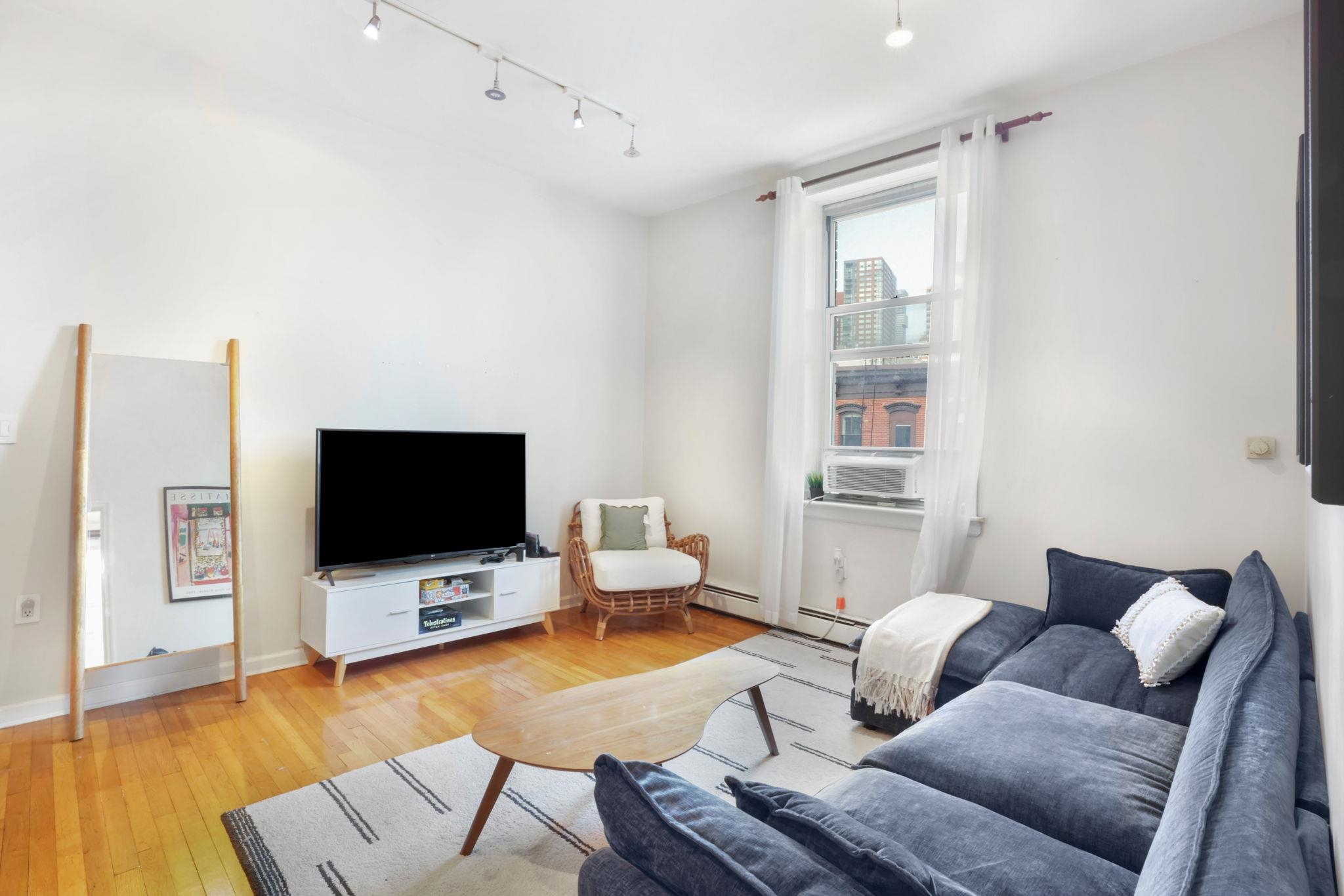 319 BARROWS AVE Unit: 5A