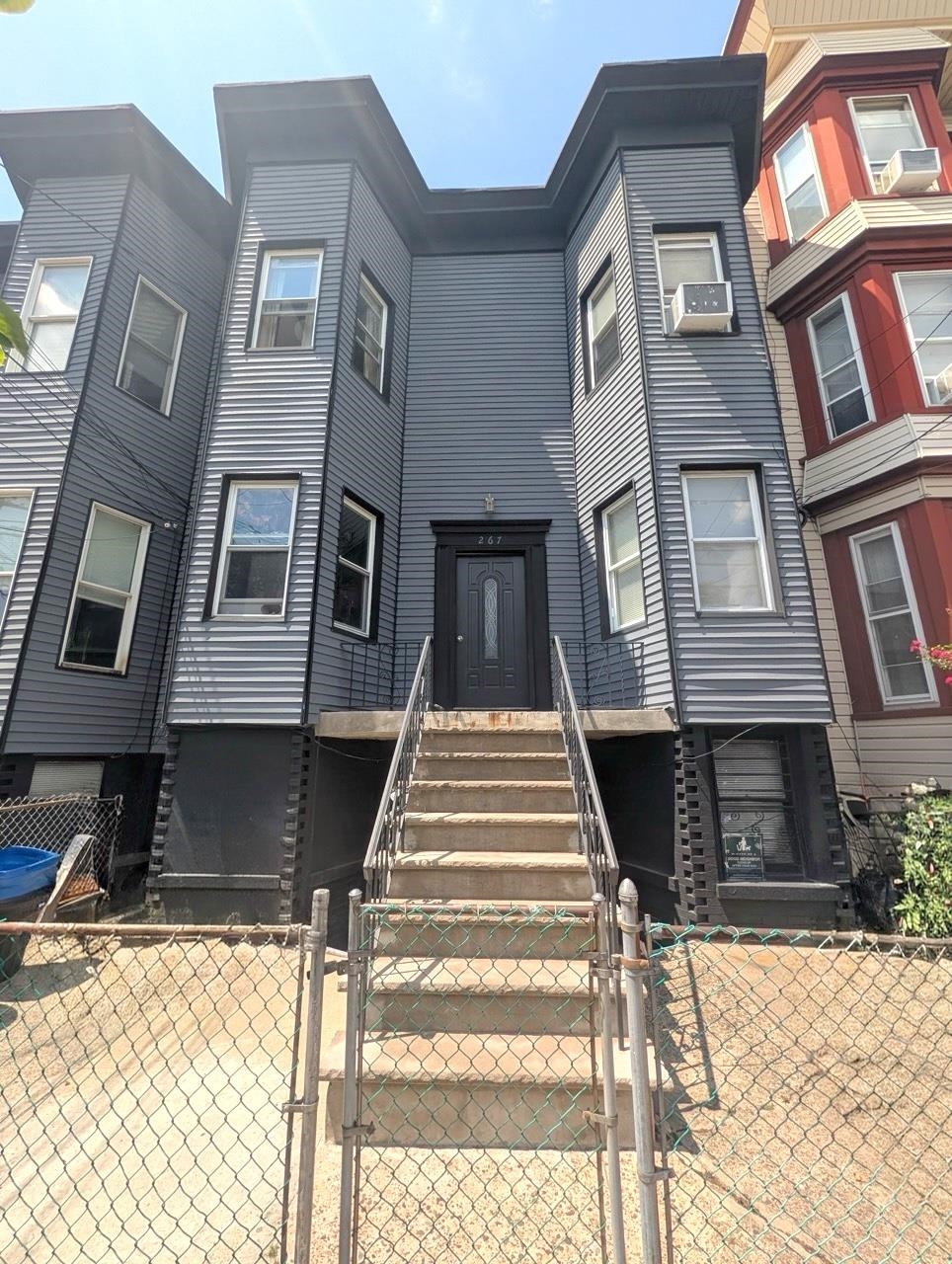 267 WEBSTER AVE Unit: 1R