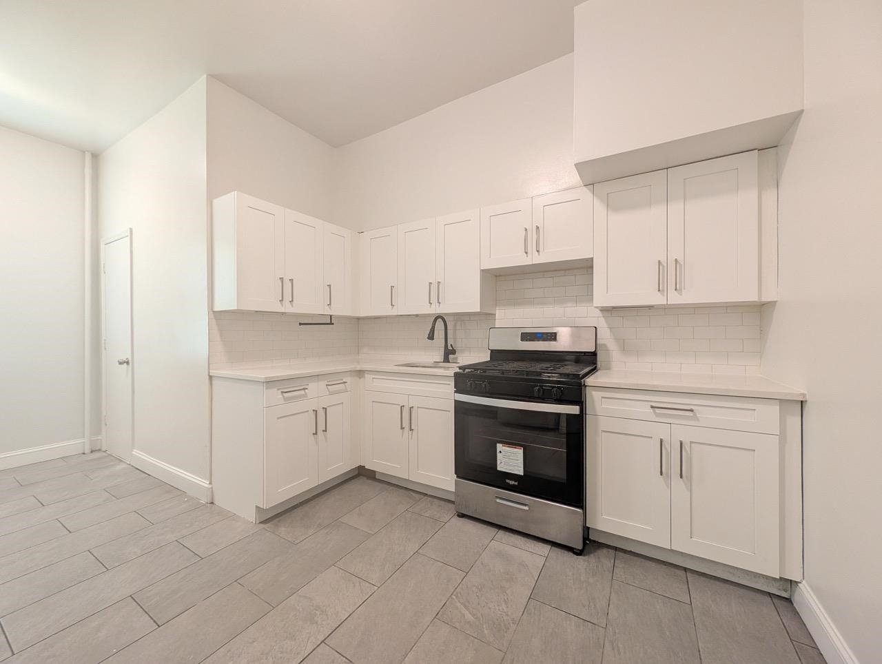 267 WEBSTER AVE Unit: 1R