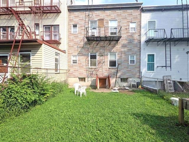 267 WEBSTER AVE Unit: 1R