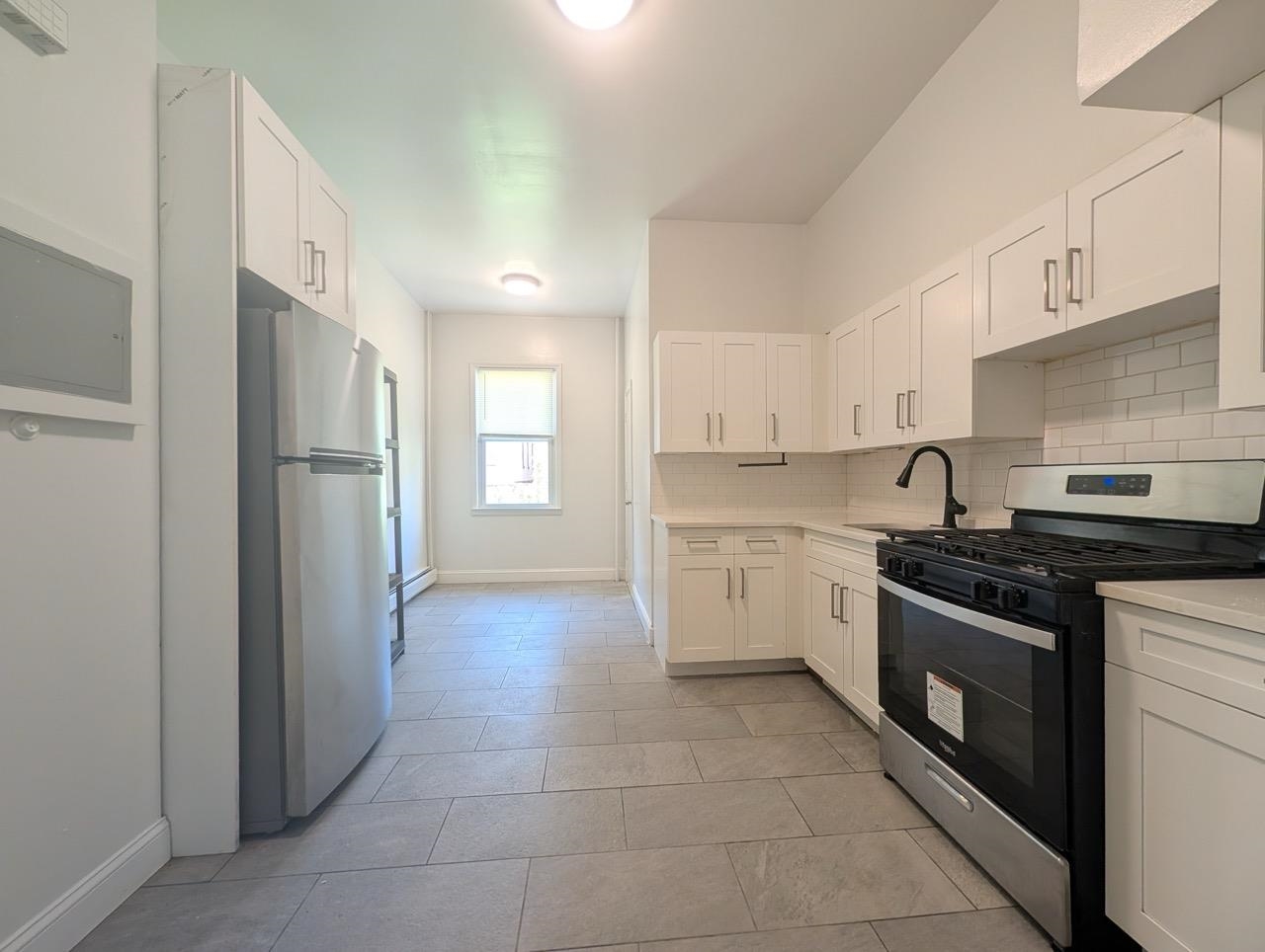 267 WEBSTER AVE Unit: 1R
