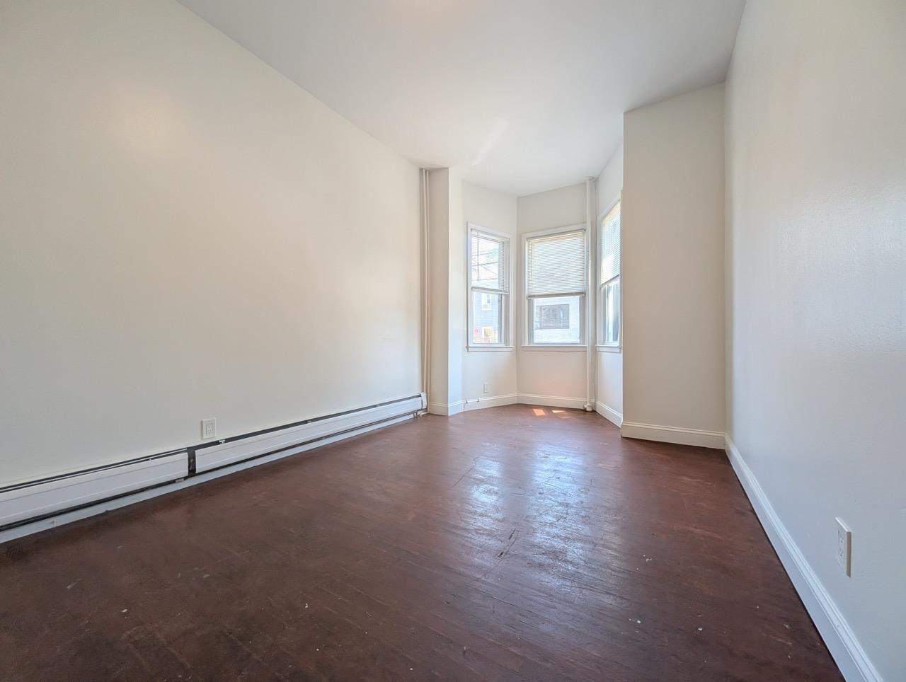 267 WEBSTER AVE Unit: 1R