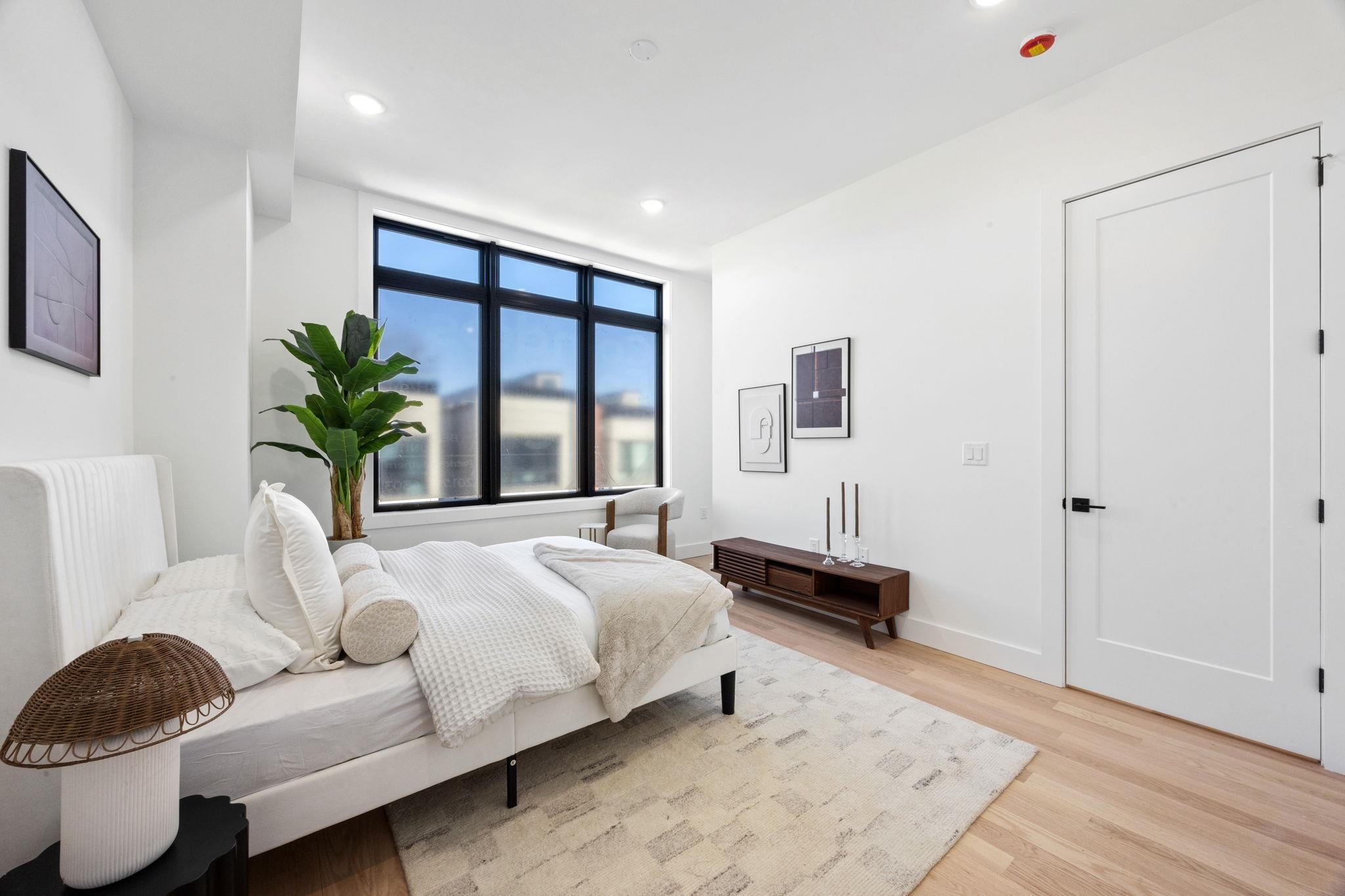33 GRAHAM ST Unit: 1