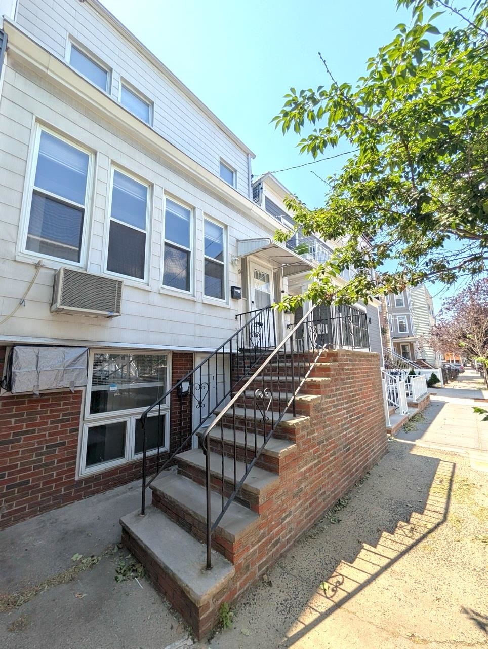 69 BEACON AVE Unit: 2